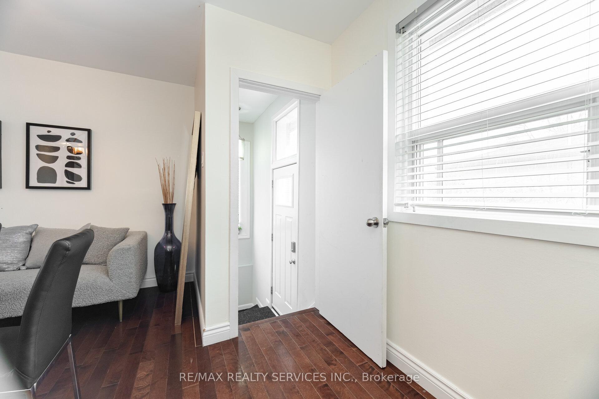Photo 21 of 204 Craydon Road, Whitby, Downtown Whitby — HOMEH