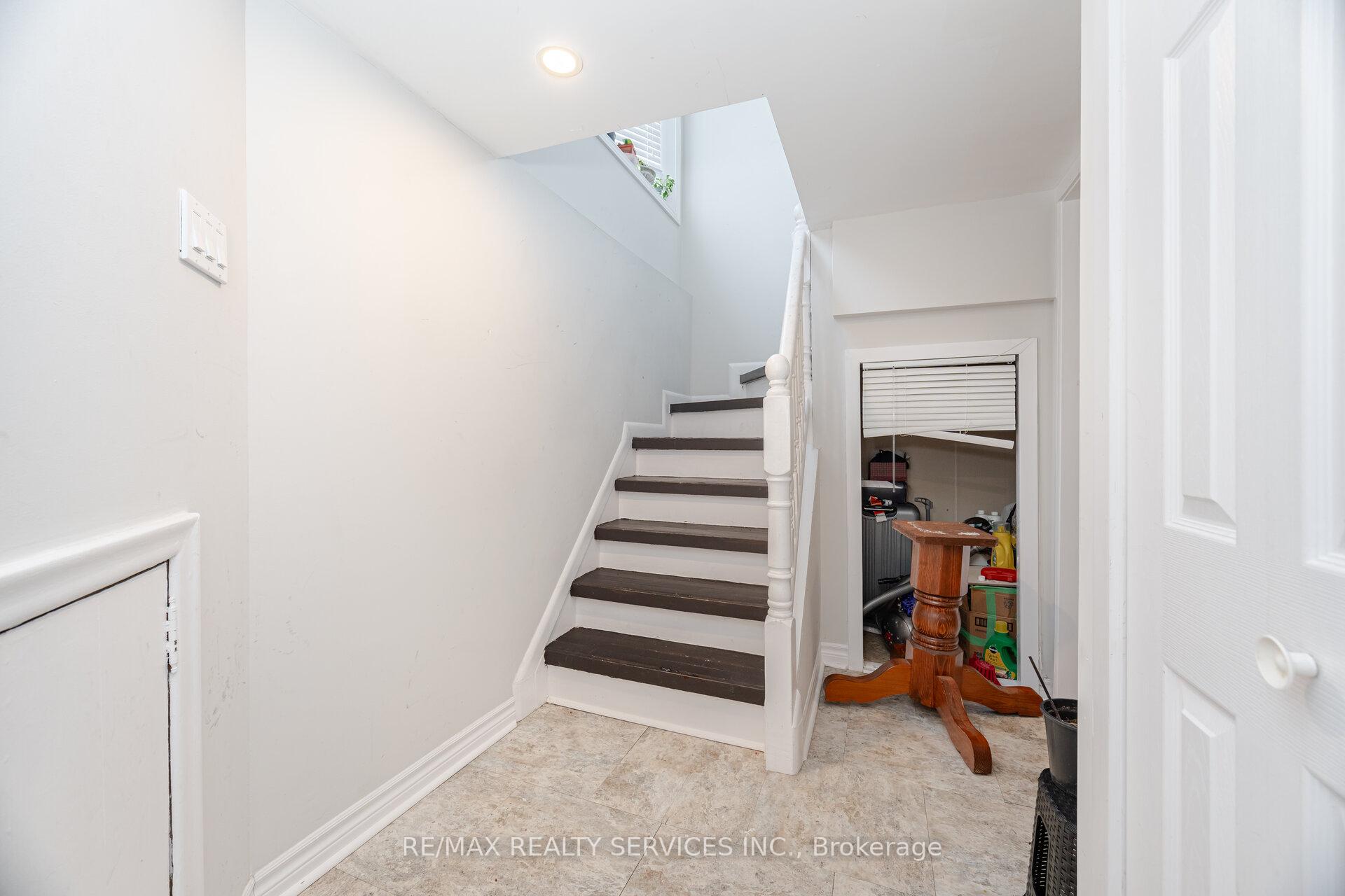 Photo 22 of 204 Craydon Road, Whitby, Downtown Whitby — HOMEH