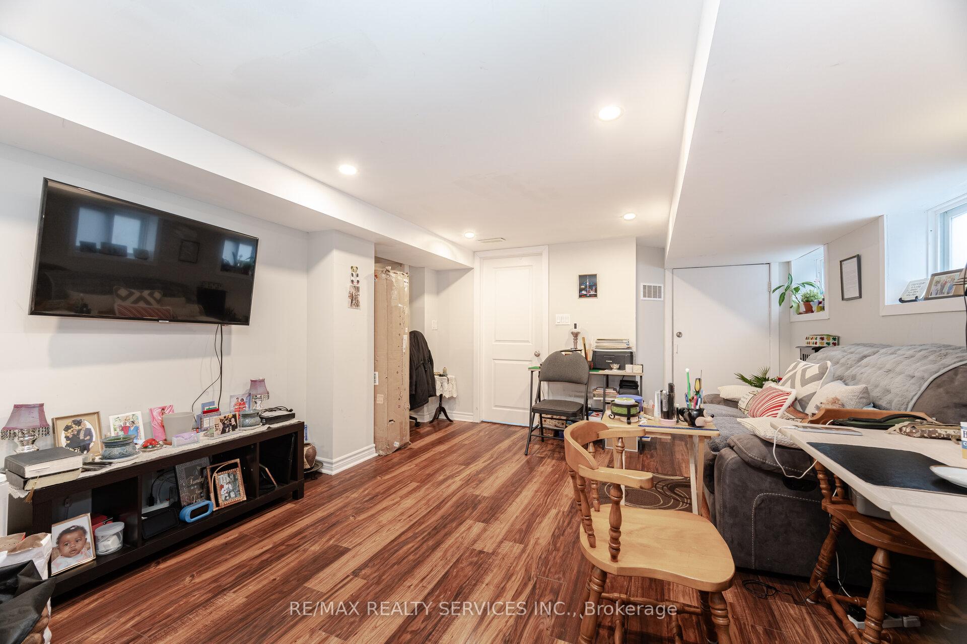 Photo 25 of 204 Craydon Road, Whitby, Downtown Whitby — HOMEH