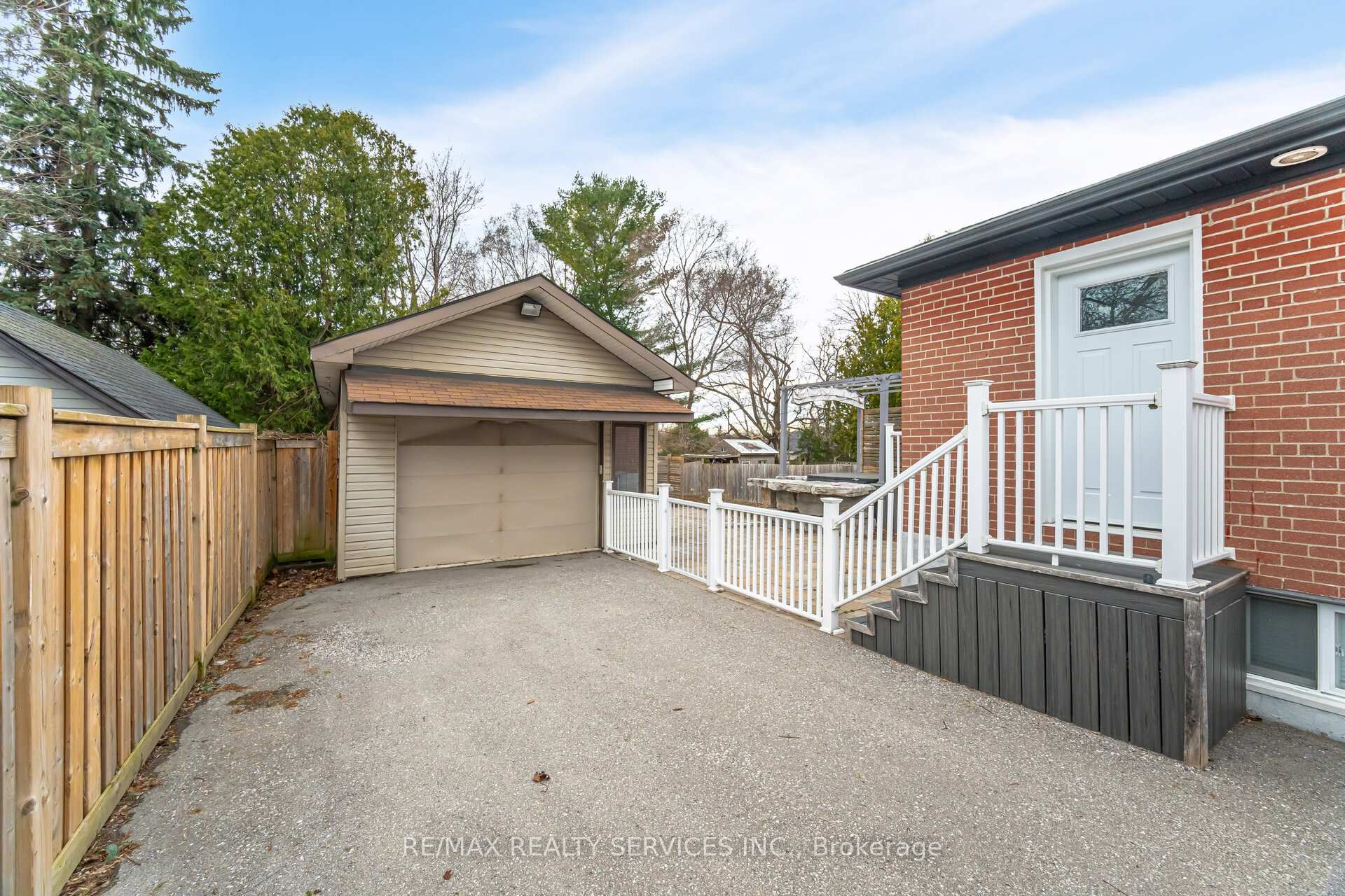 Photo 31 of 204 Craydon Road, Whitby, Downtown Whitby — HOMEH