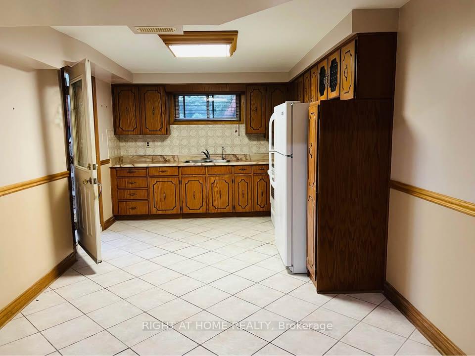 Photo 4 of Unit Lower, 145 Jules Avenue, Vaughan, East Woodbridge — HOMEH
