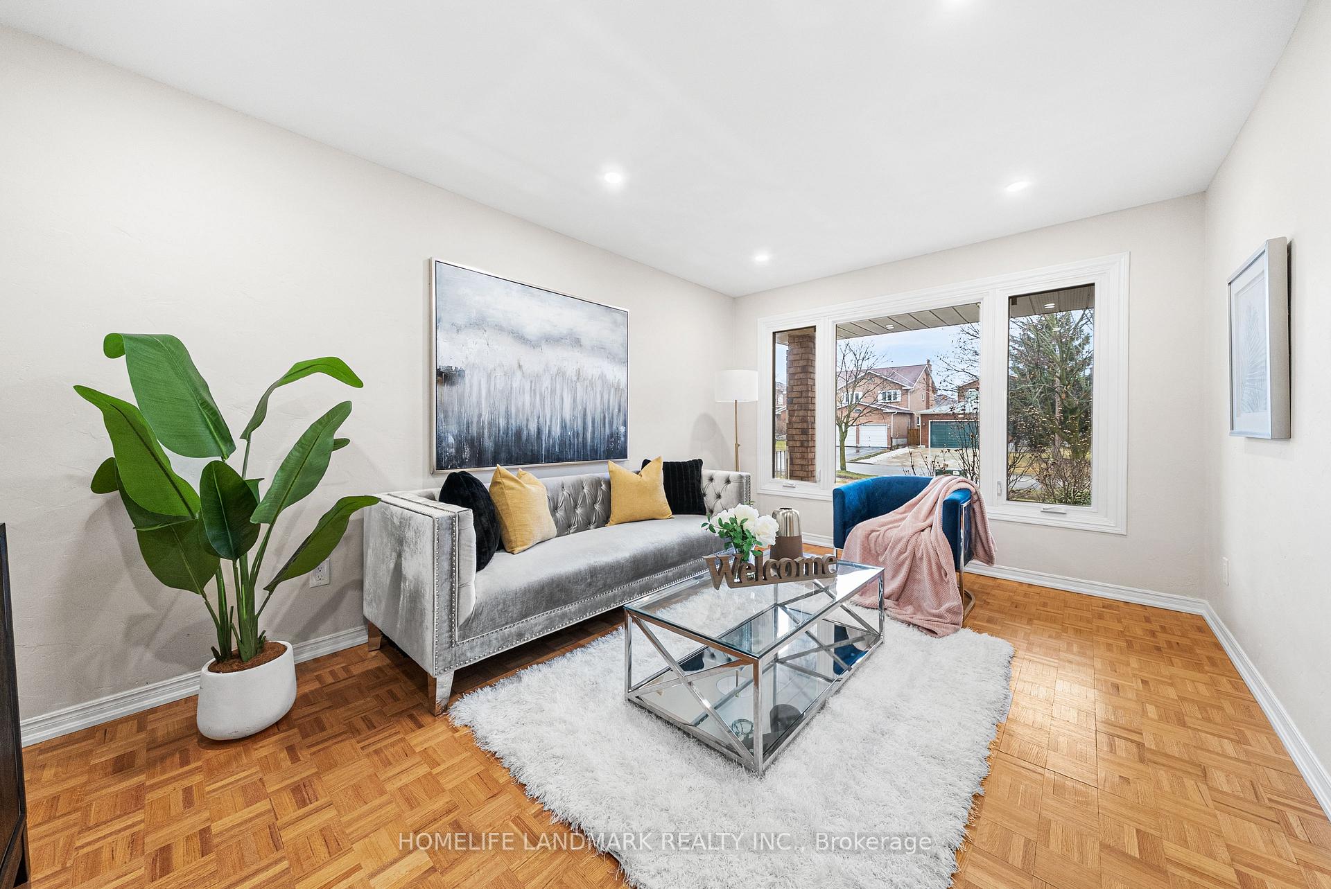 Photo 3 of 165 Valleyway Crescent, Vaughan, Maple — HOMEH