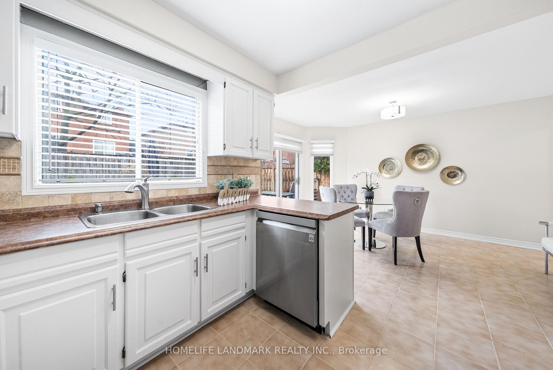 Photo 12 of 165 Valleyway Crescent, Vaughan, Maple — HOMEH