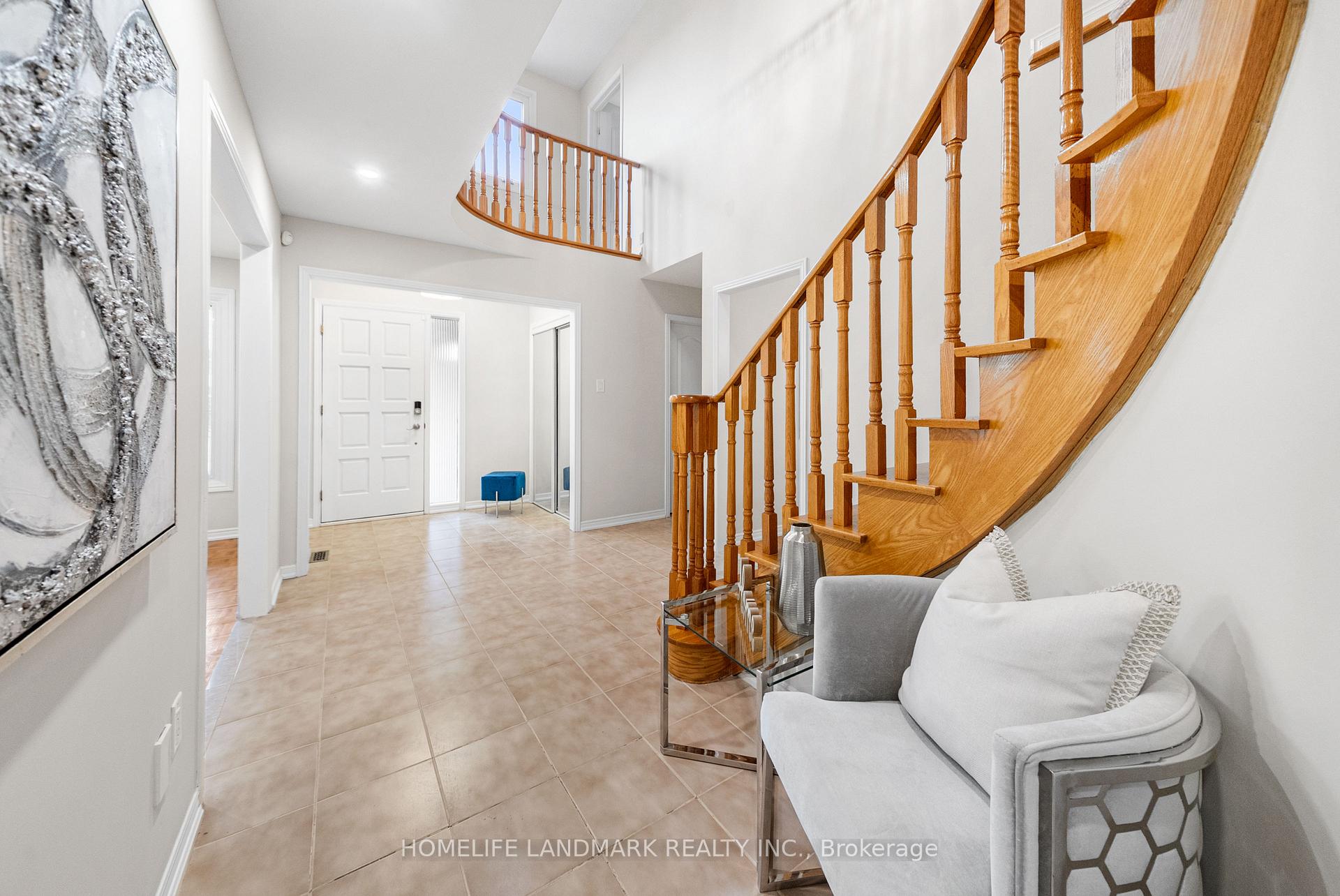 Photo 13 of 165 Valleyway Crescent, Vaughan, Maple — HOMEH