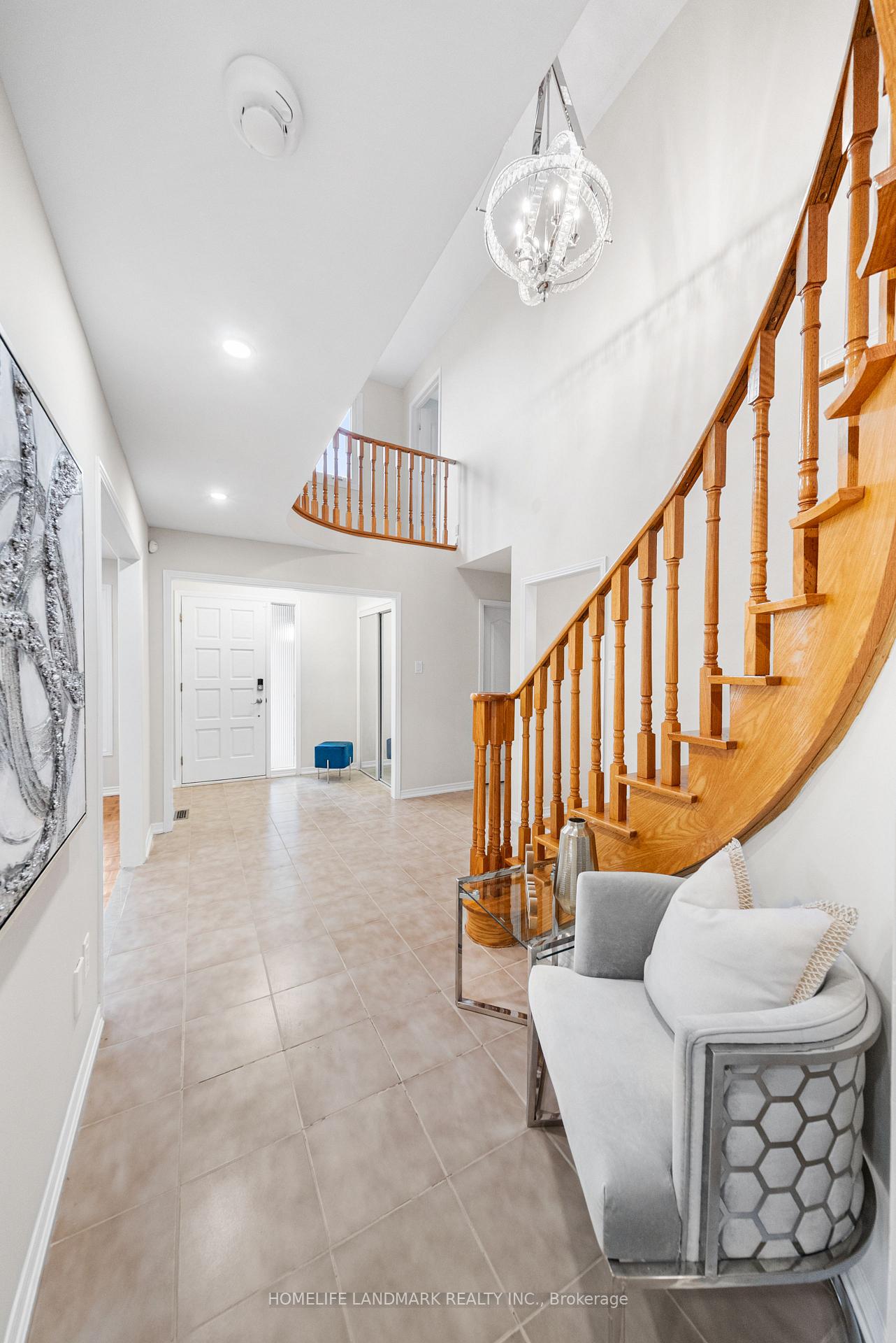 Photo 14 of 165 Valleyway Crescent, Vaughan, Maple — HOMEH