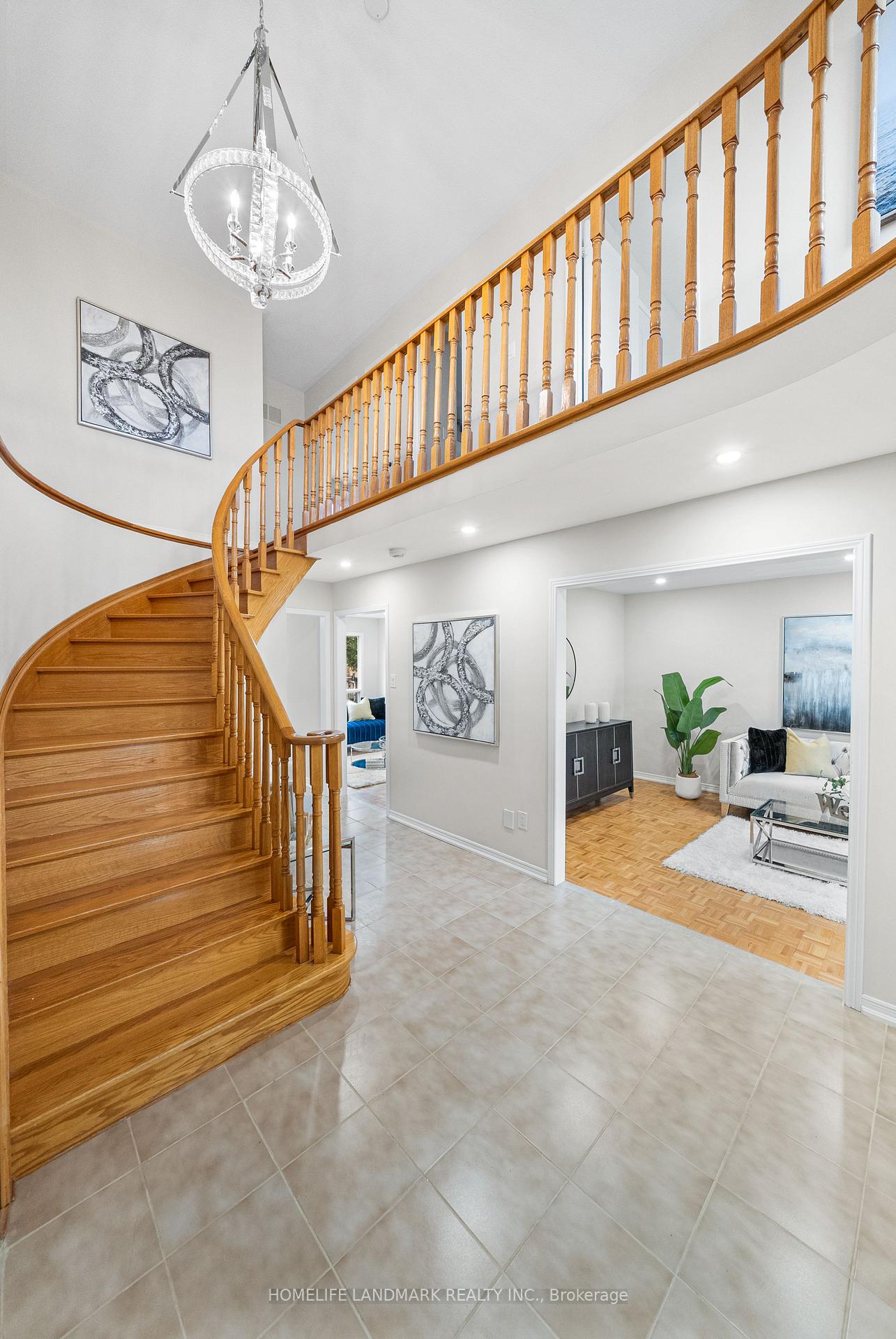 Photo 15 of 165 Valleyway Crescent, Vaughan, Maple — HOMEH