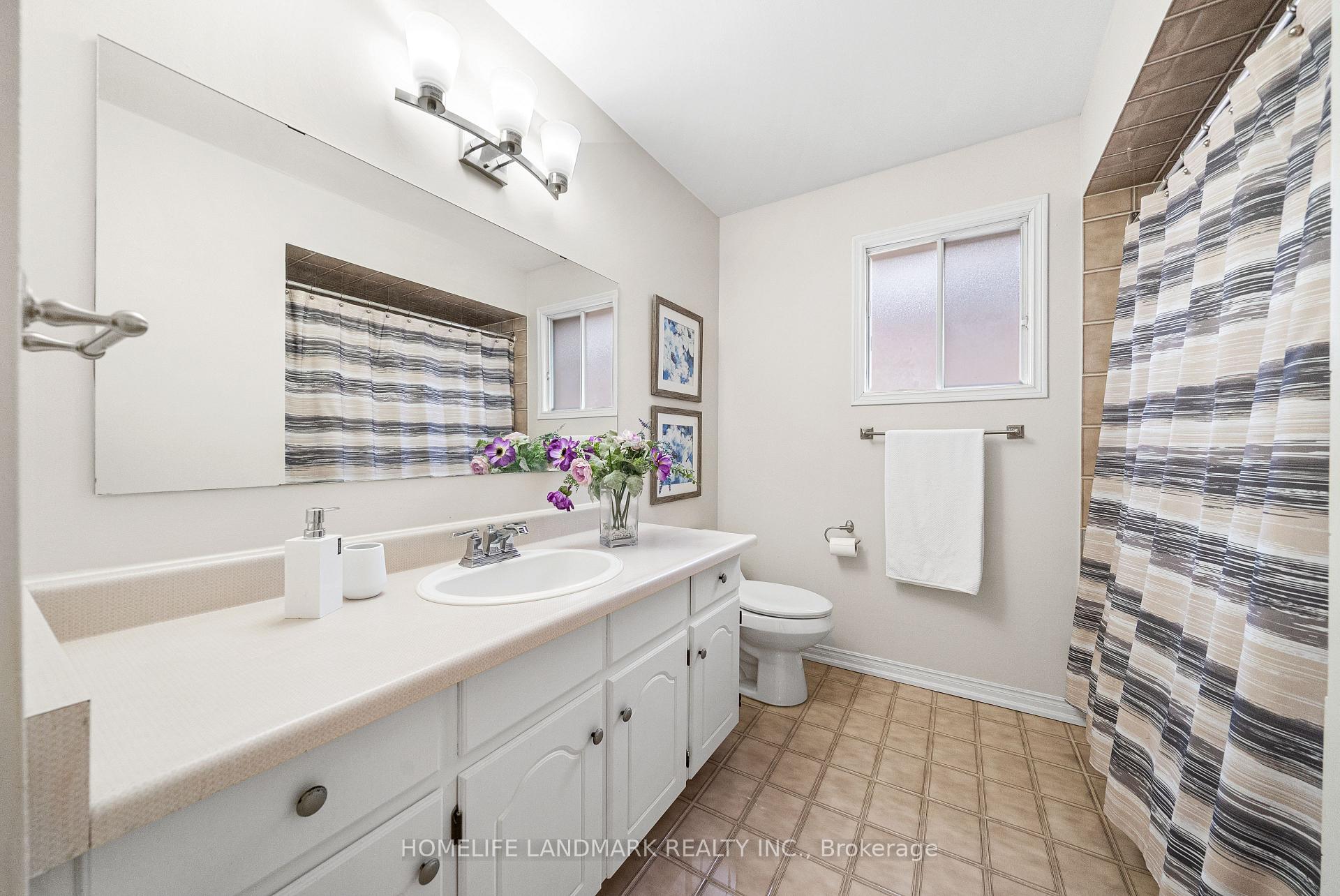 Photo 24 of 165 Valleyway Crescent, Vaughan, Maple — HOMEH