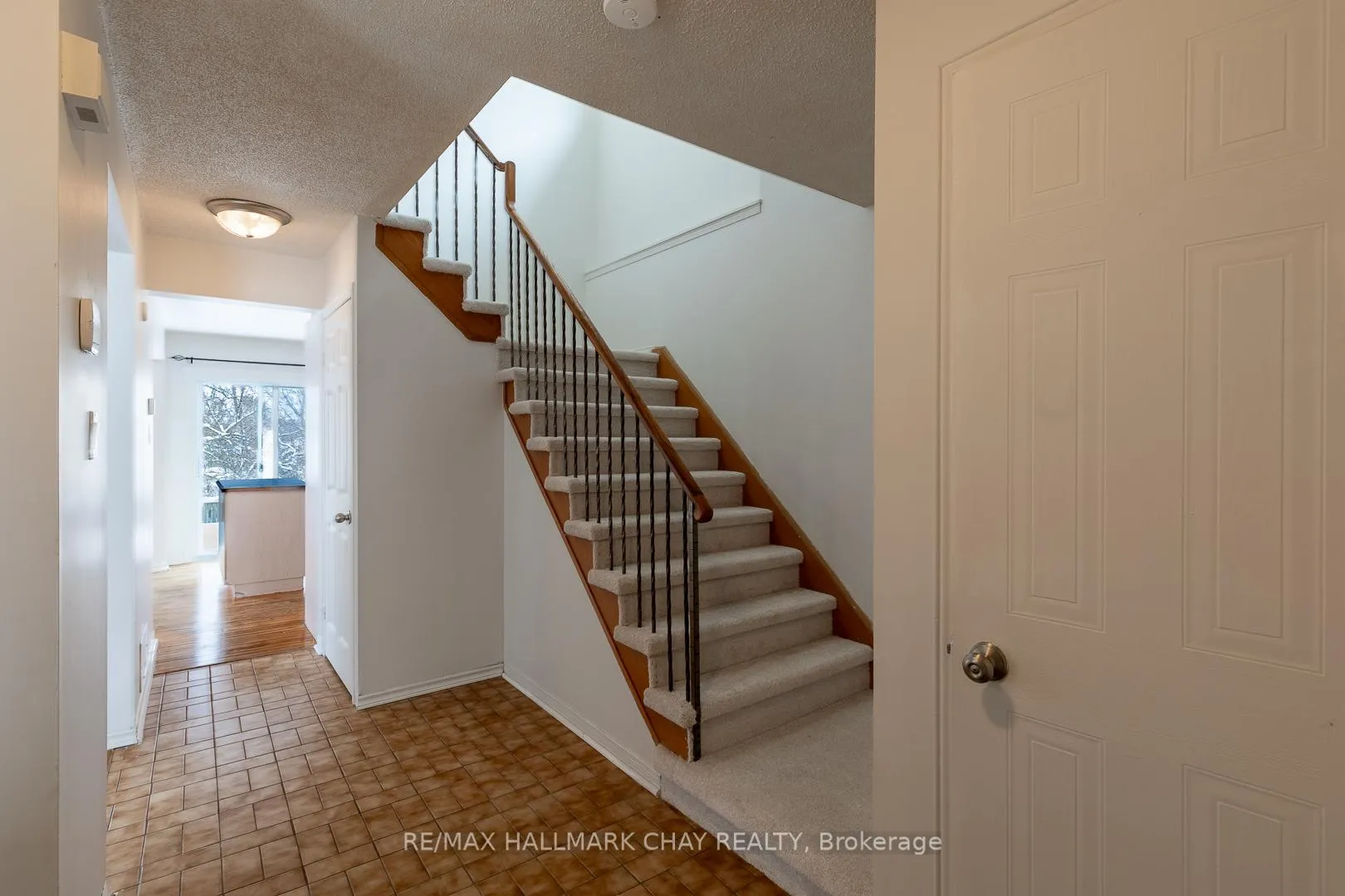 Photo 5 of 59 Garden Drive, Barrie, Allandale Heights — HOMEH