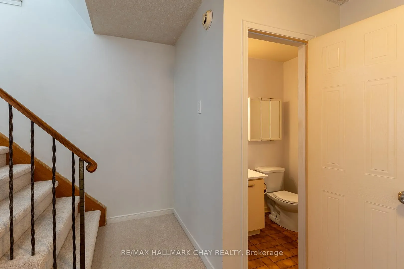 Photo 6 of 59 Garden Drive, Barrie, Allandale Heights — HOMEH