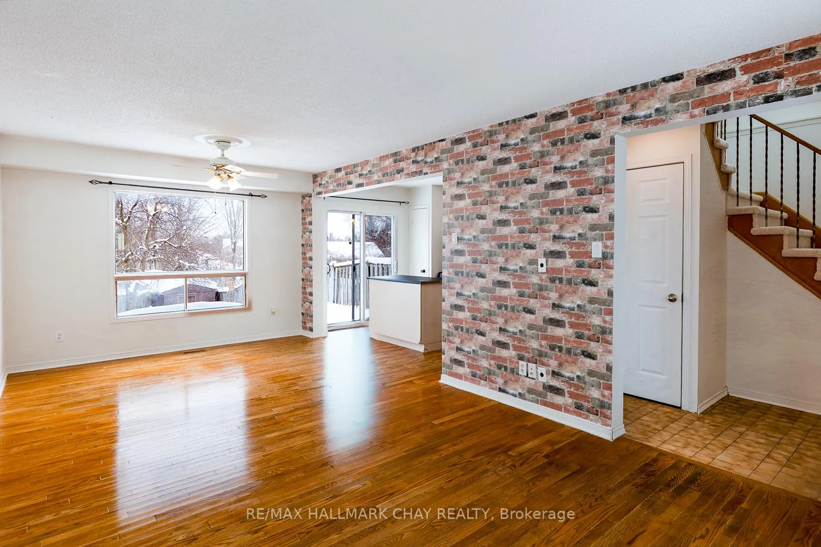 Photo 7 of 59 Garden Drive, Barrie, Allandale Heights — HOMEH