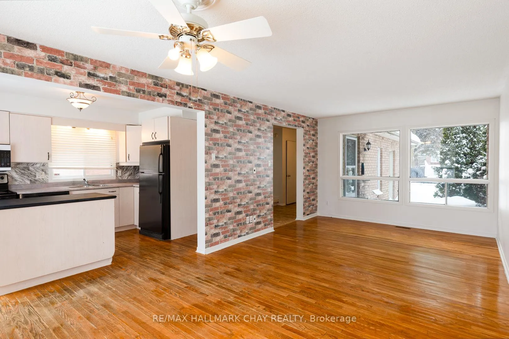 Photo 8 of 59 Garden Drive, Barrie, Allandale Heights — HOMEH