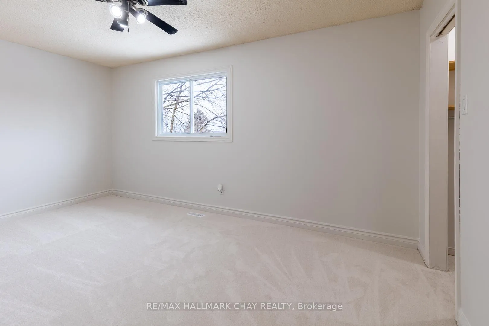 Photo 10 of 59 Garden Drive, Barrie, Allandale Heights — HOMEH