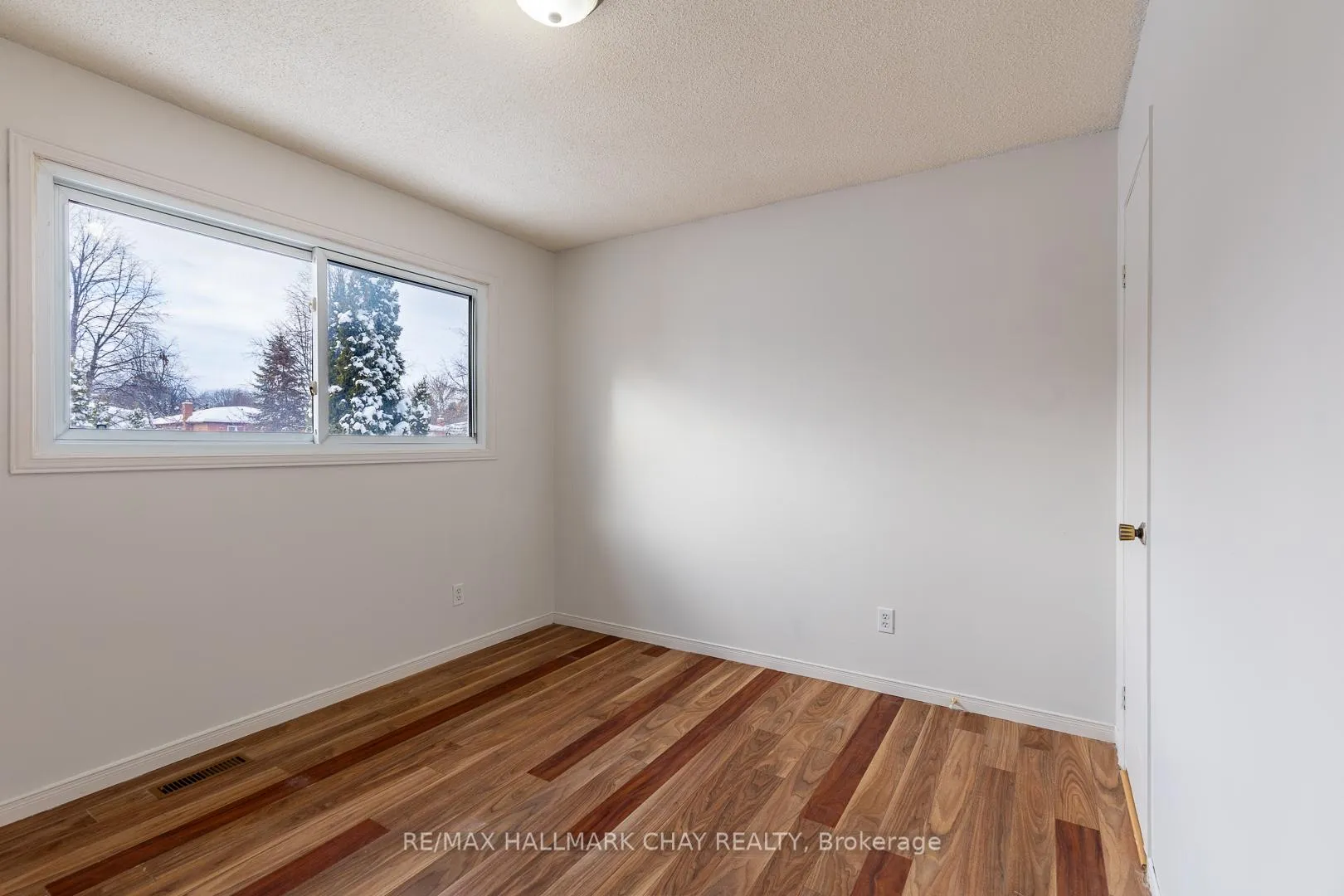 Photo 12 of 59 Garden Drive, Barrie, Allandale Heights — HOMEH