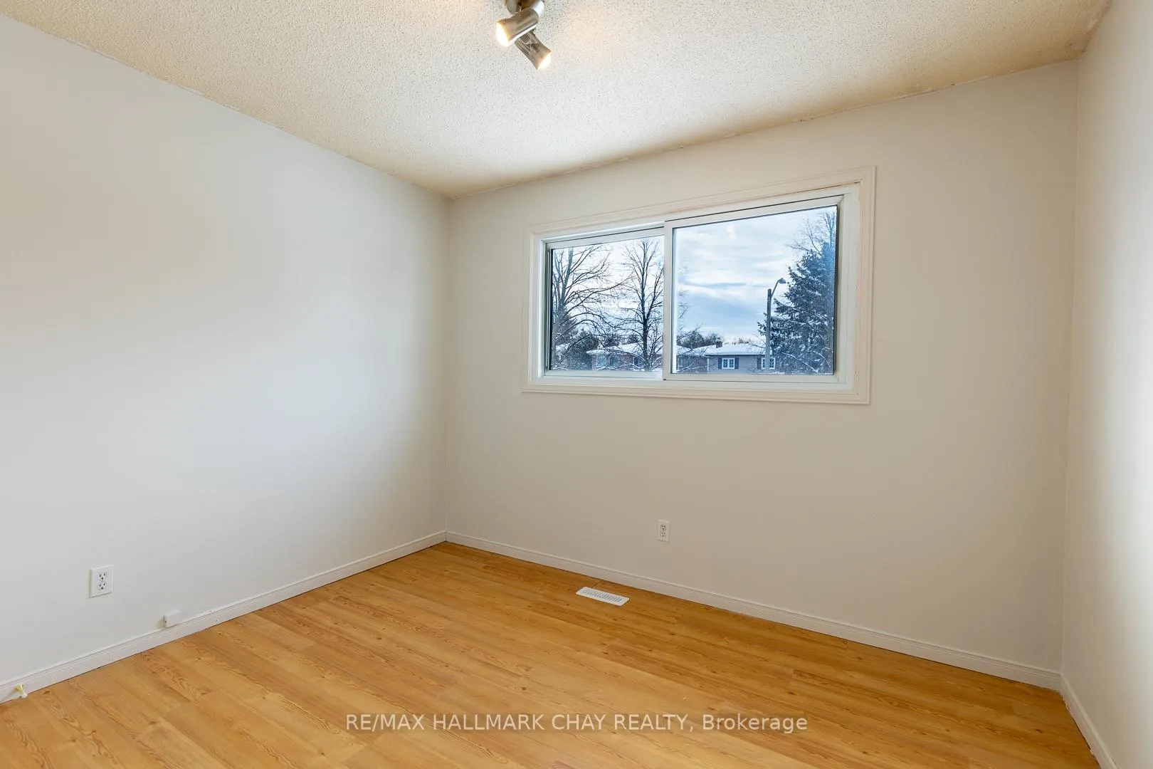 Photo 13 of 59 Garden Drive, Barrie, Allandale Heights — HOMEH