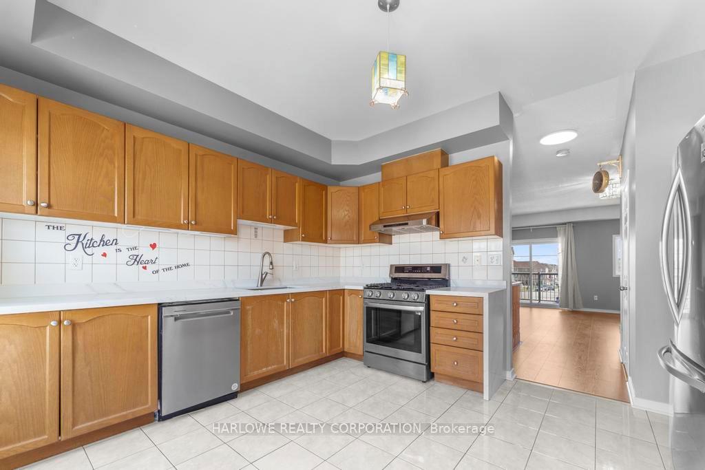 Photo 7 of 305 Monarch Avenue, Ajax, South West — HOMEH
