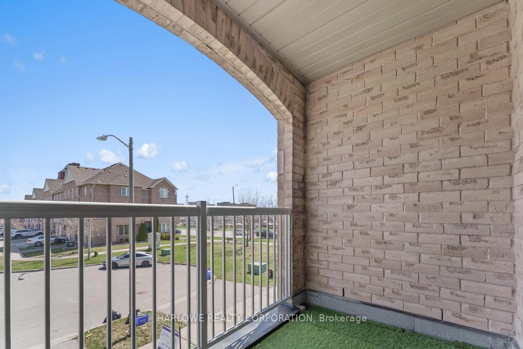 Photo 33 of 305 Monarch Avenue, Ajax, South West — HOMEH