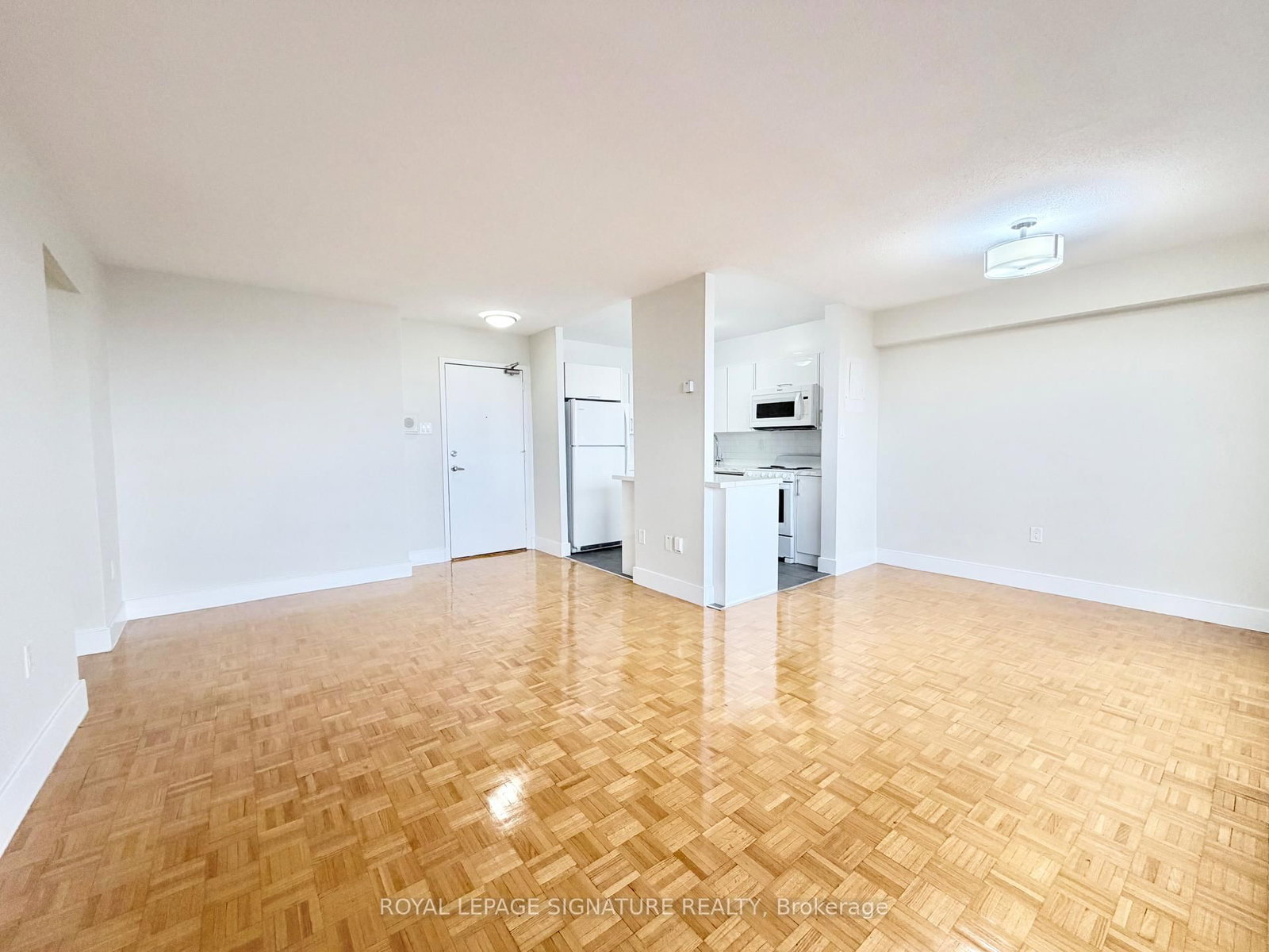 Front of Unit 2003, 666 Spadina Ave