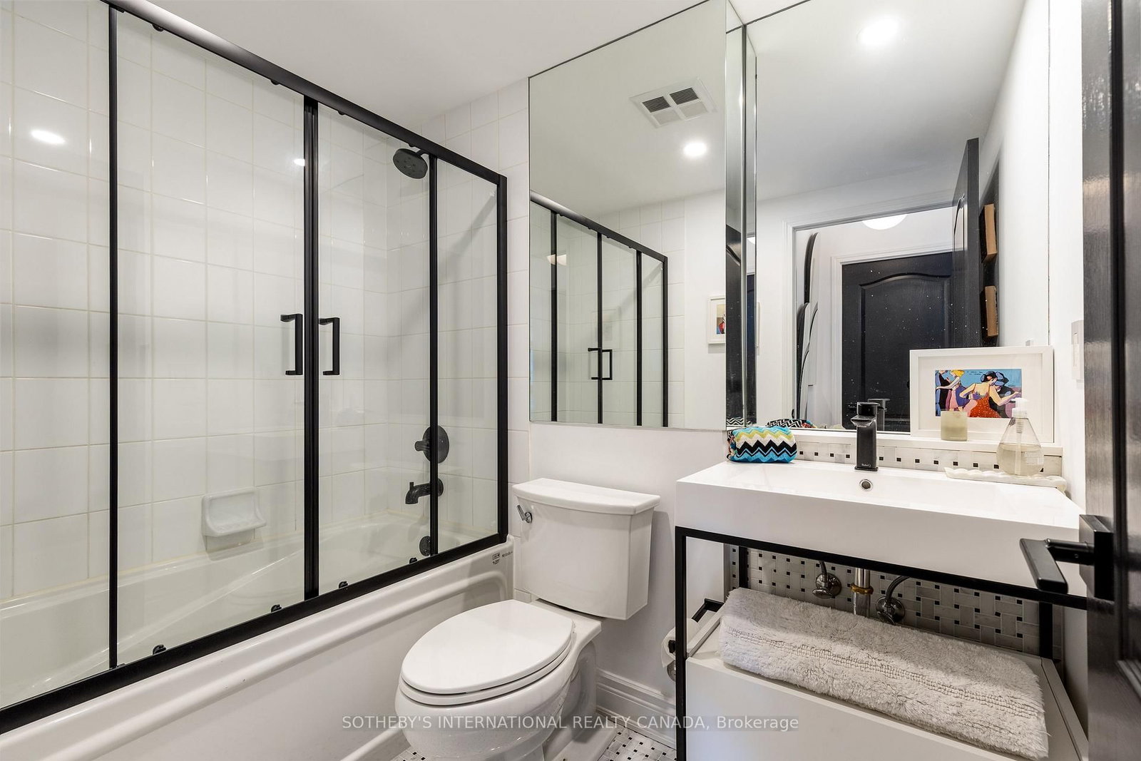 Photo 8 of Unit 801, 20 Collier St, Toronto, Rosedale-Moore Park — HOMEH
