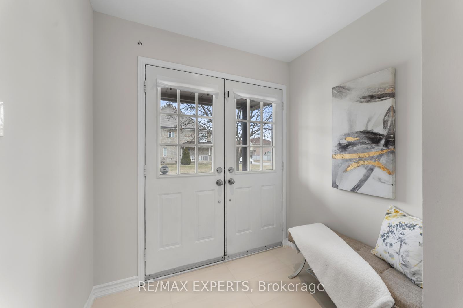 Photo 2 of 40 Benjamin Hood Crescent, Vaughan, Patterson — HOMEH