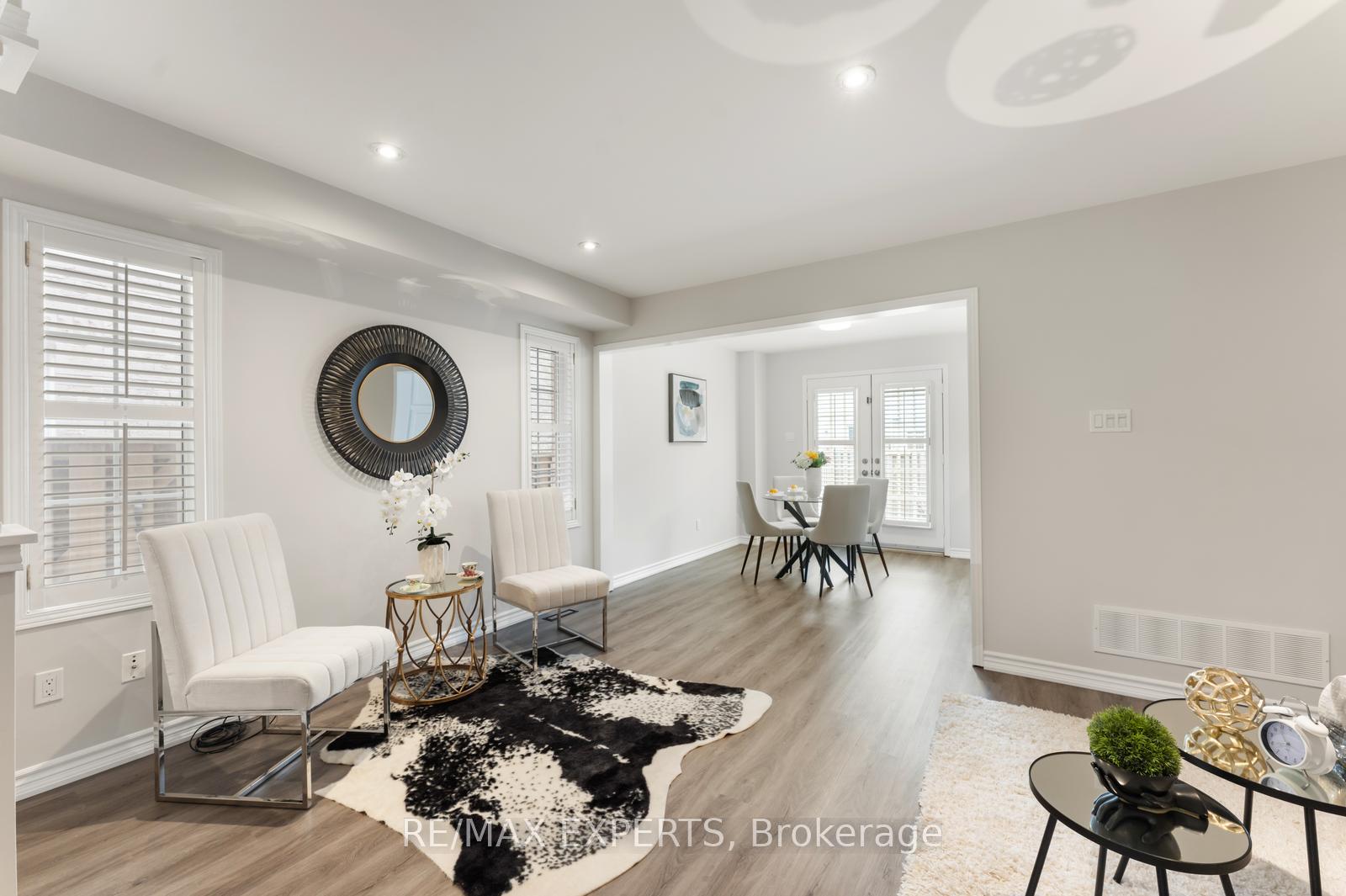 Photo 5 of 40 Benjamin Hood Crescent, Vaughan, Patterson — HOMEH