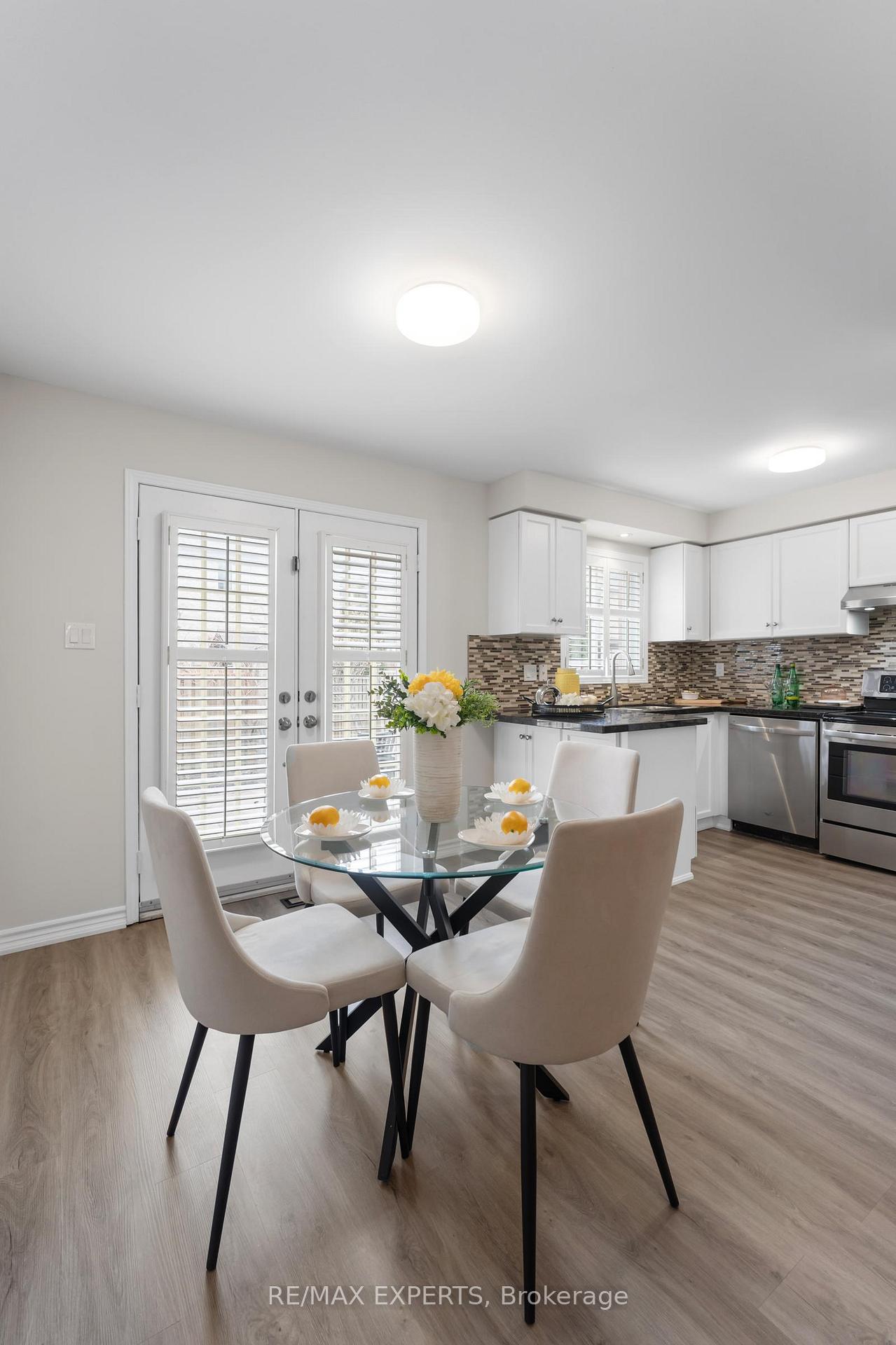 Photo 7 of 40 Benjamin Hood Crescent, Vaughan, Patterson — HOMEH