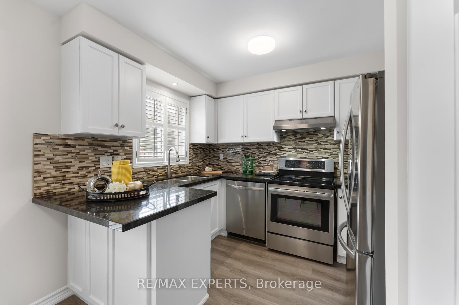 Photo 9 of 40 Benjamin Hood Crescent, Vaughan, Patterson — HOMEH