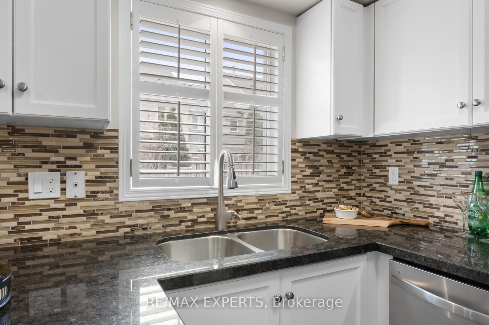 Photo 10 of 40 Benjamin Hood Crescent, Vaughan, Patterson — HOMEH