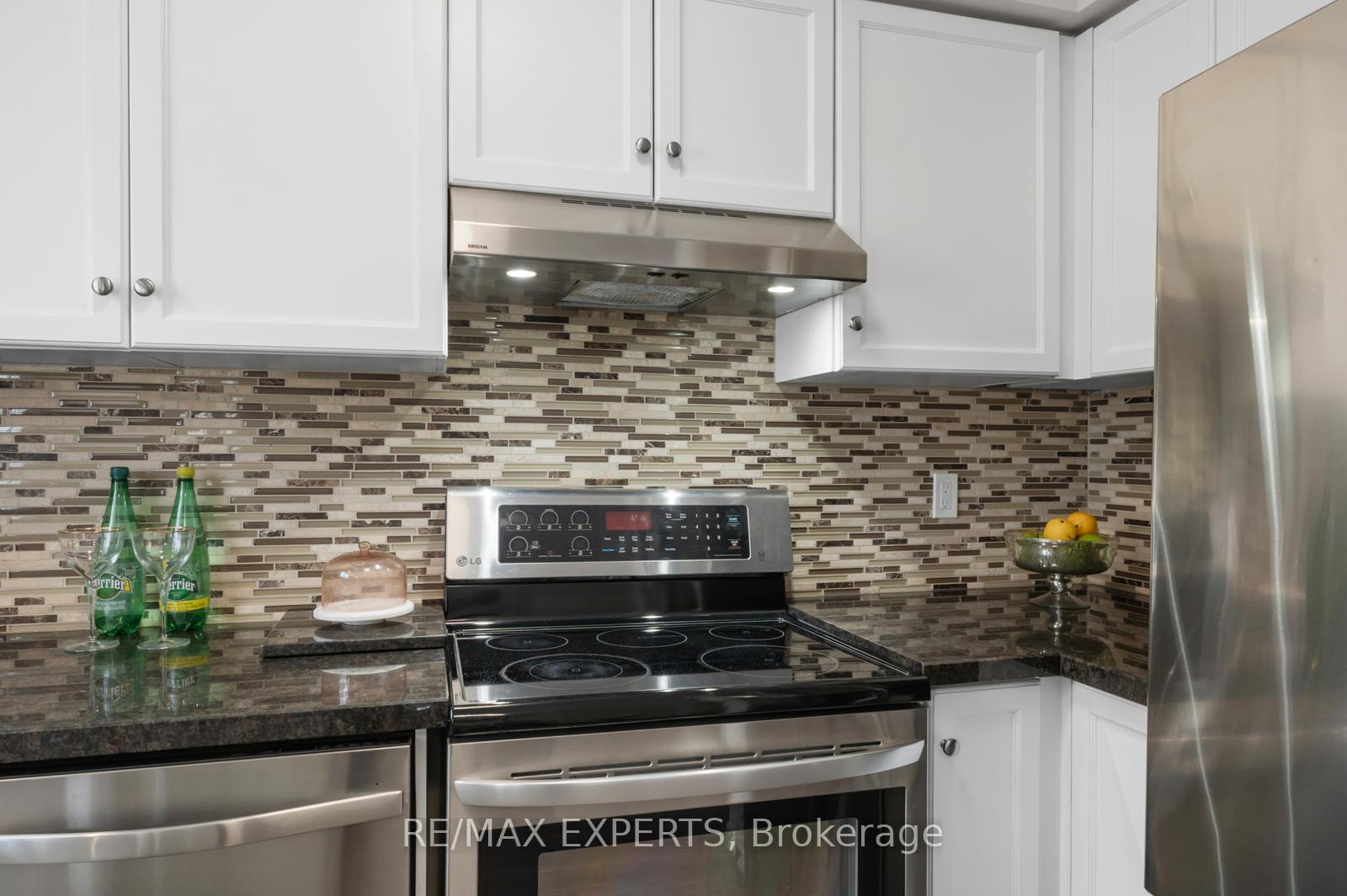 Photo 11 of 40 Benjamin Hood Crescent, Vaughan, Patterson — HOMEH