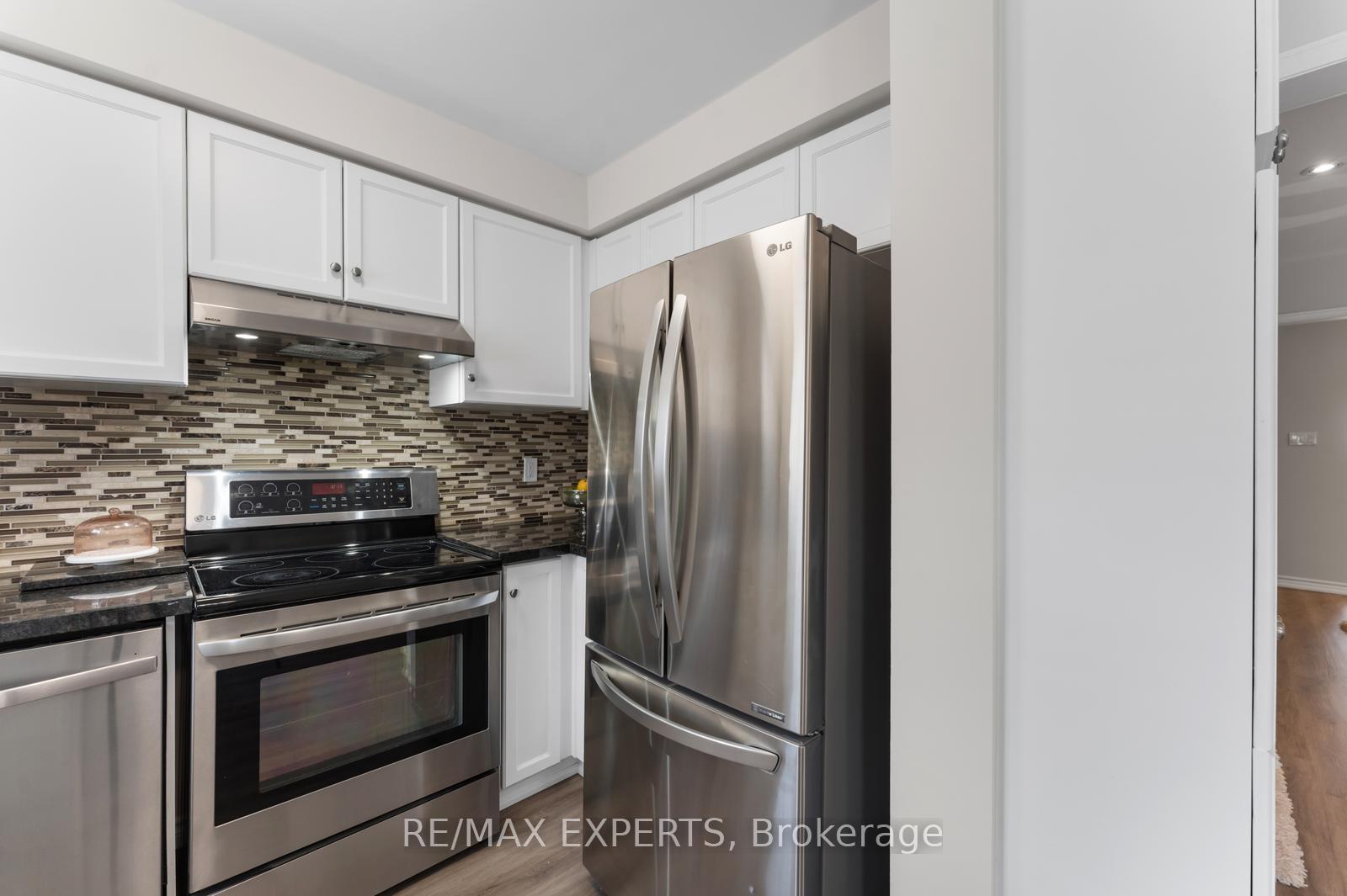 Photo 12 of 40 Benjamin Hood Crescent, Vaughan, Patterson — HOMEH