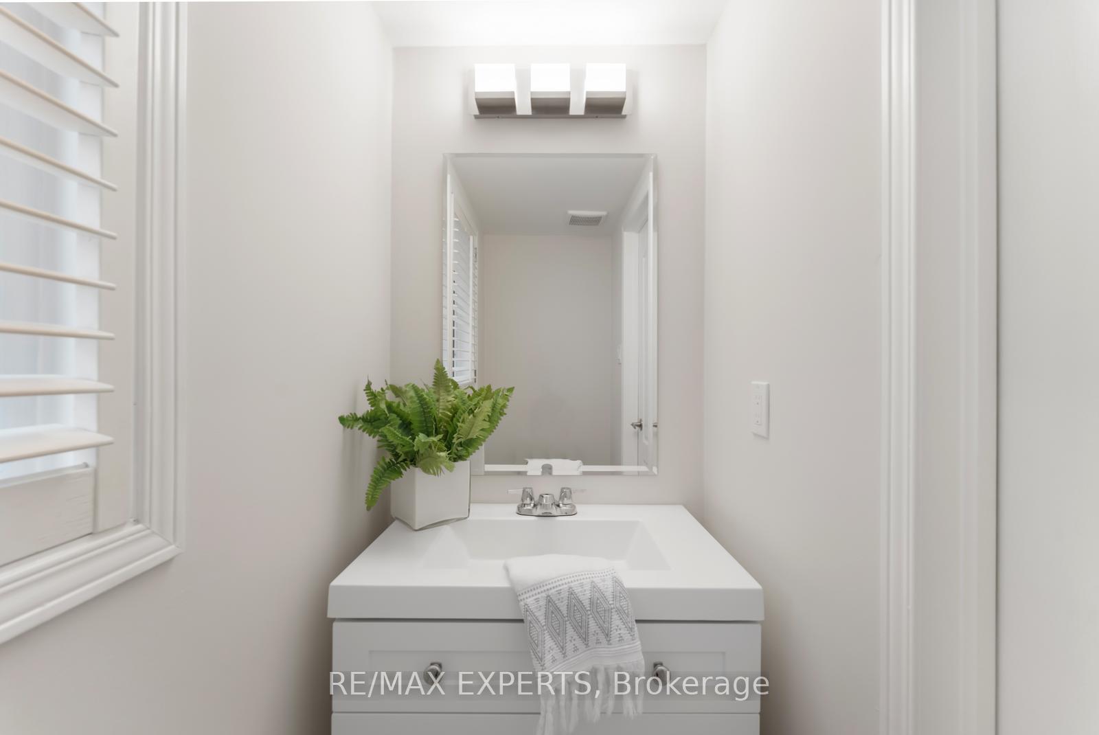 Photo 14 of 40 Benjamin Hood Crescent, Vaughan, Patterson — HOMEH