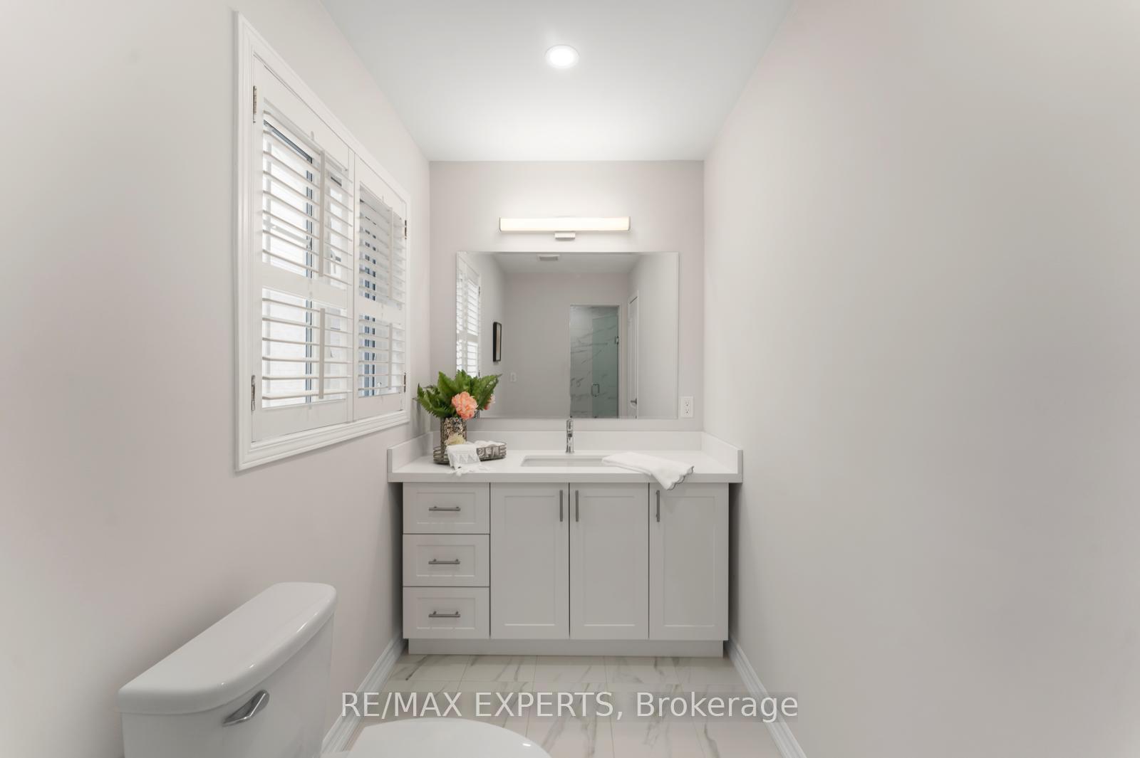 Photo 20 of 40 Benjamin Hood Crescent, Vaughan, Patterson — HOMEH