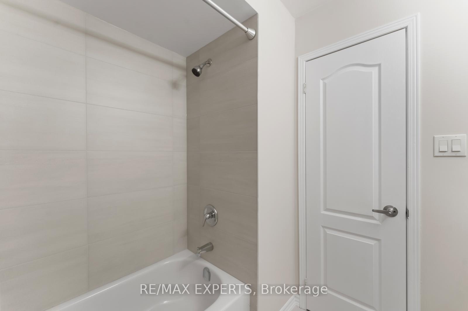 Photo 27 of 40 Benjamin Hood Crescent, Vaughan, Patterson — HOMEH