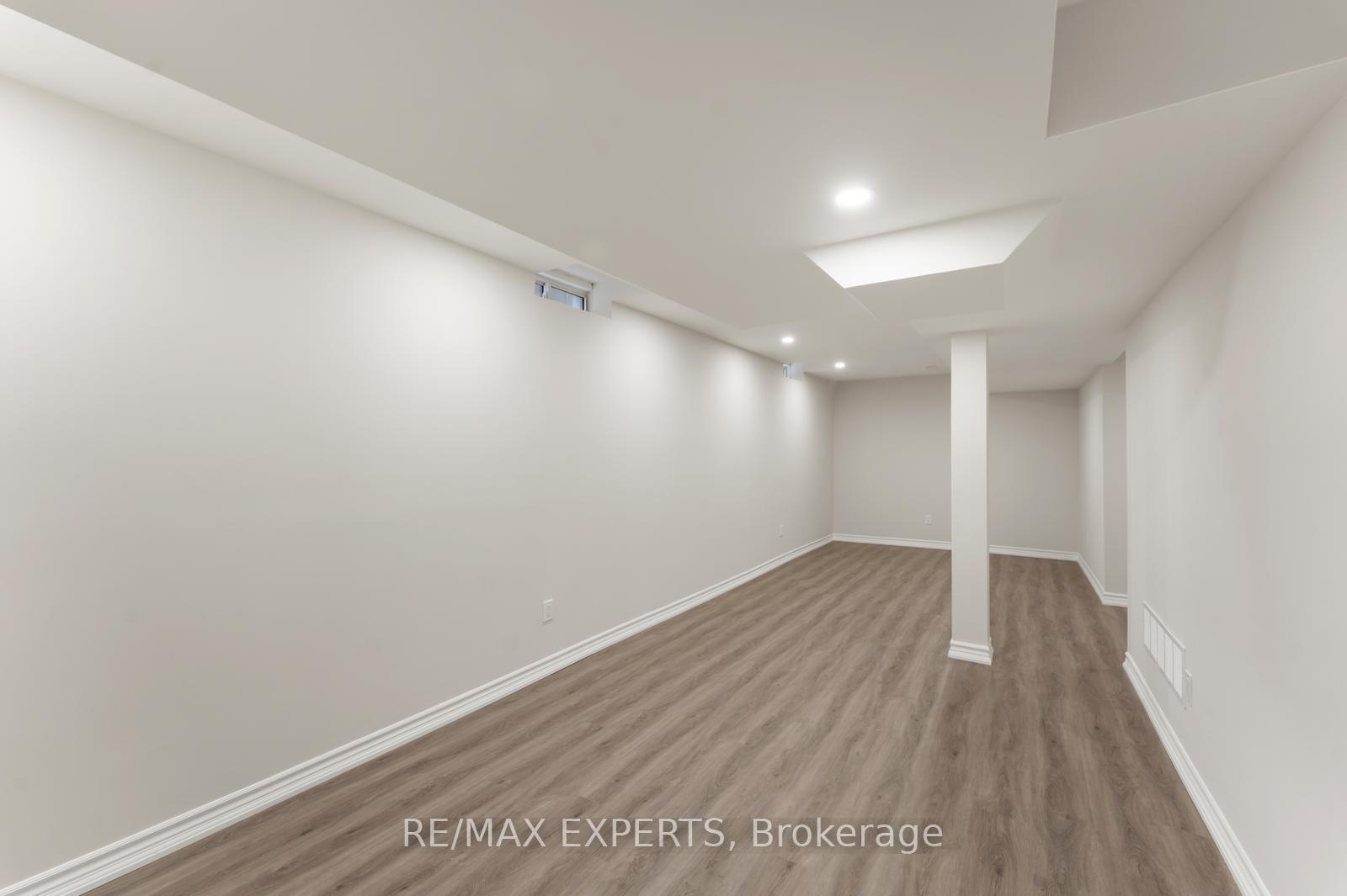 Photo 28 of 40 Benjamin Hood Crescent, Vaughan, Patterson — HOMEH