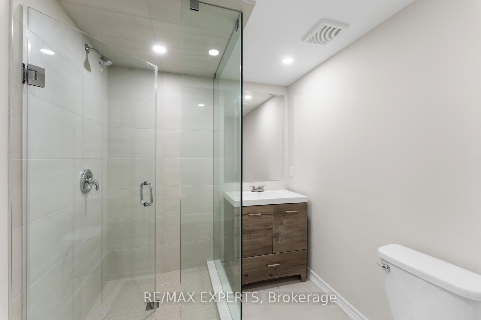 Photo 30 of 40 Benjamin Hood Crescent, Vaughan, Patterson — HOMEH