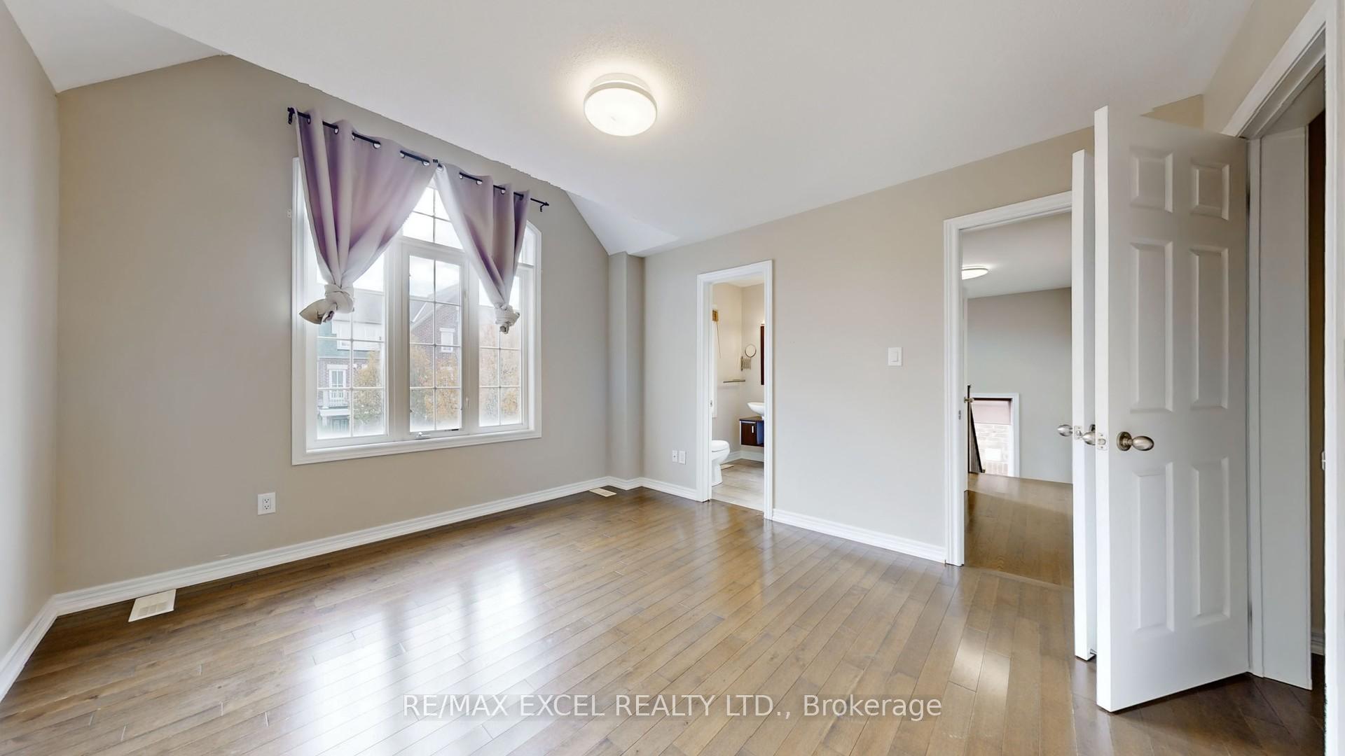 Photo 1 of 42 Walter Scott Crescent, Markham, Victoria Square — HOMEH