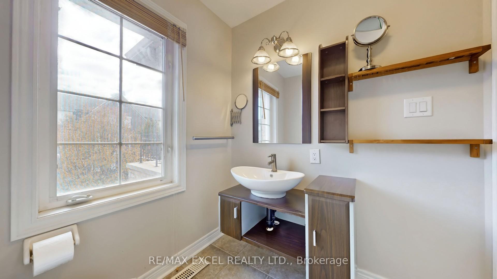 Photo 2 of 42 Walter Scott Crescent, Markham, Victoria Square — HOMEH