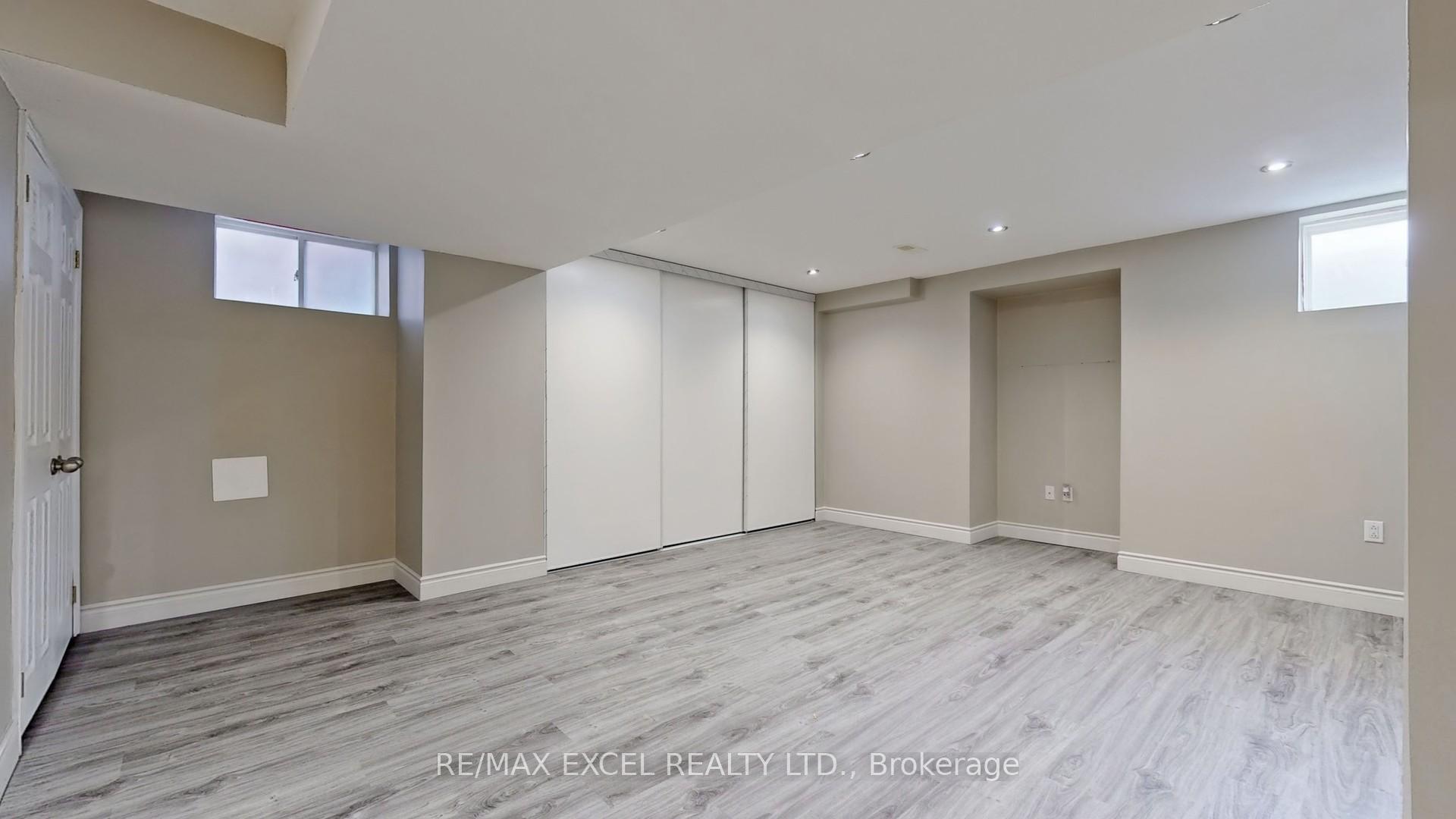Photo 5 of 42 Walter Scott Crescent, Markham, Victoria Square — HOMEH