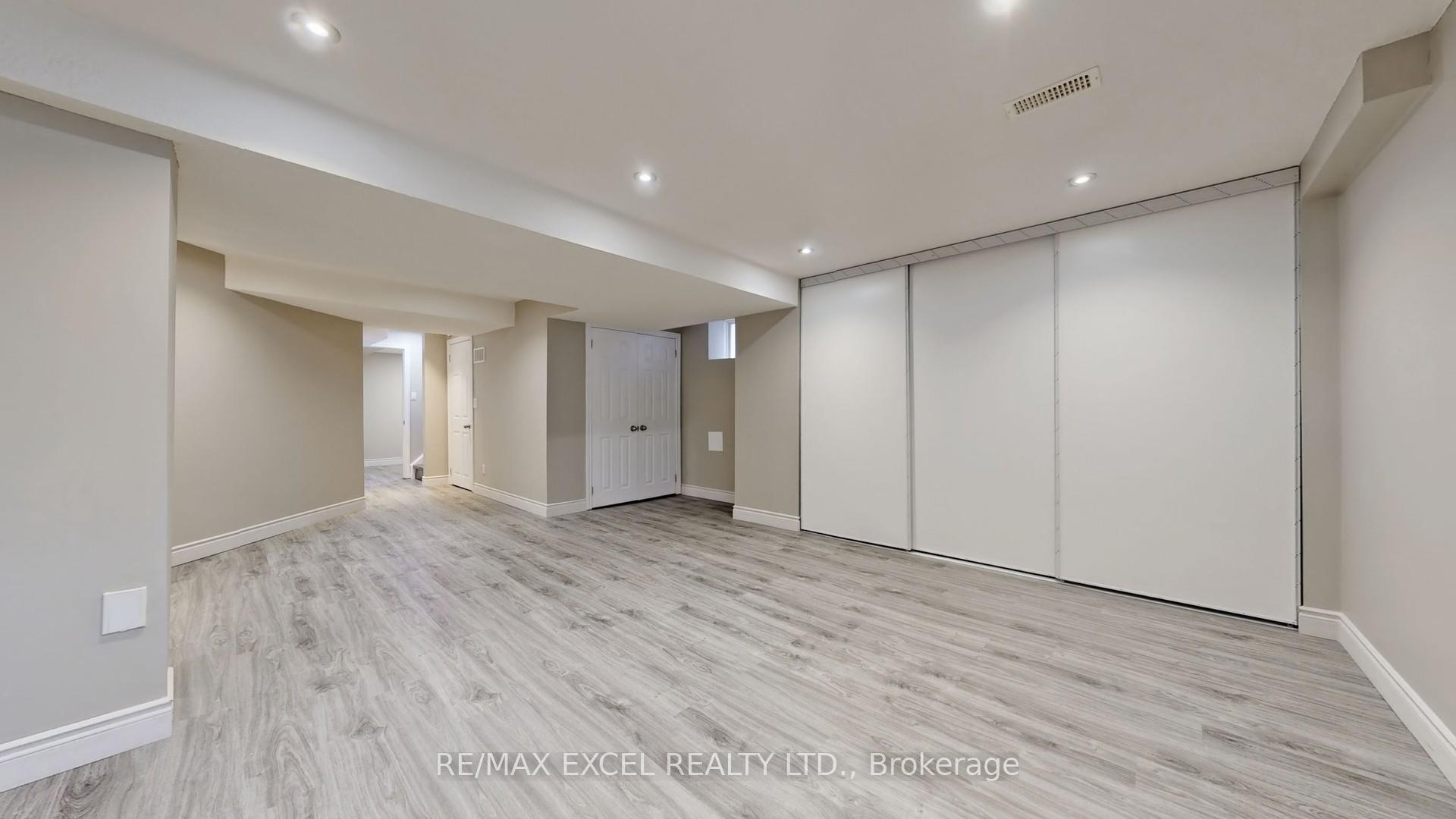 Photo 7 of 42 Walter Scott Crescent, Markham, Victoria Square — HOMEH