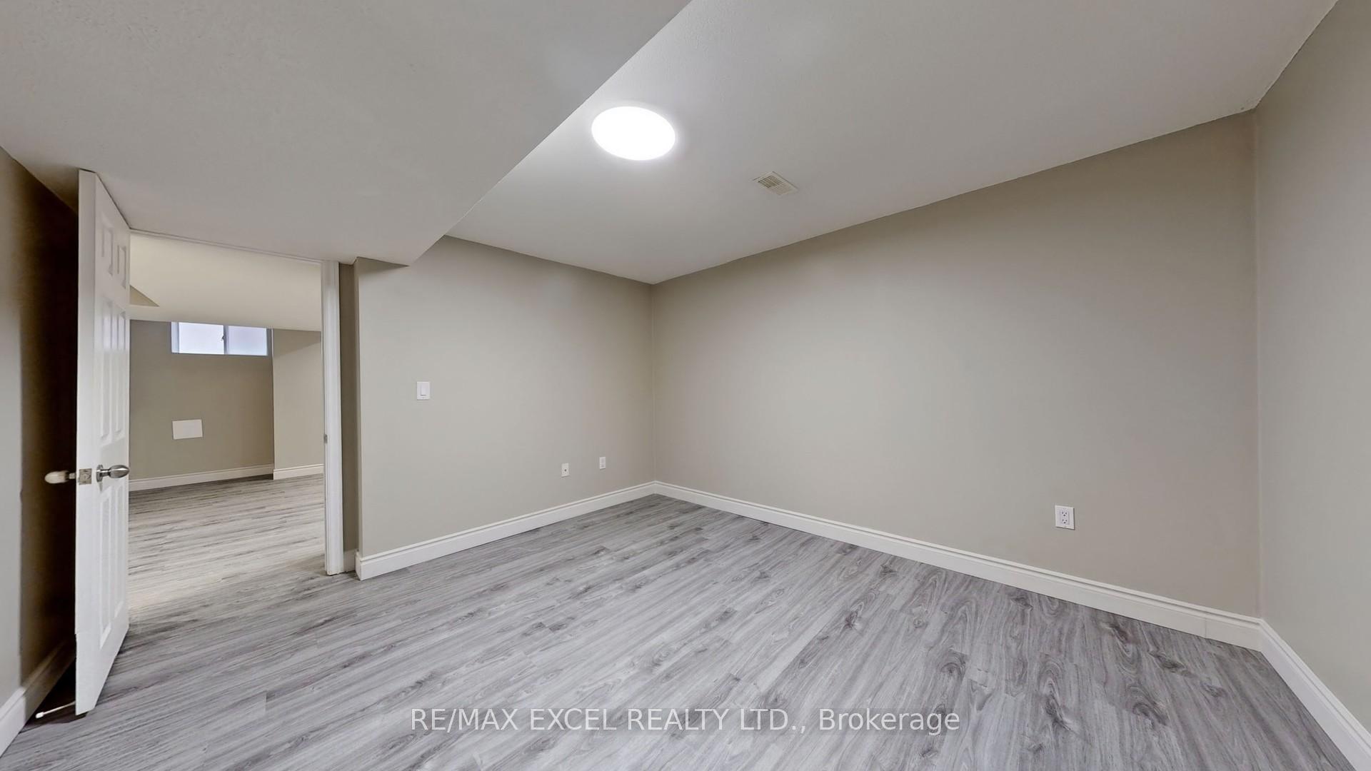 Photo 8 of 42 Walter Scott Crescent, Markham, Victoria Square — HOMEH