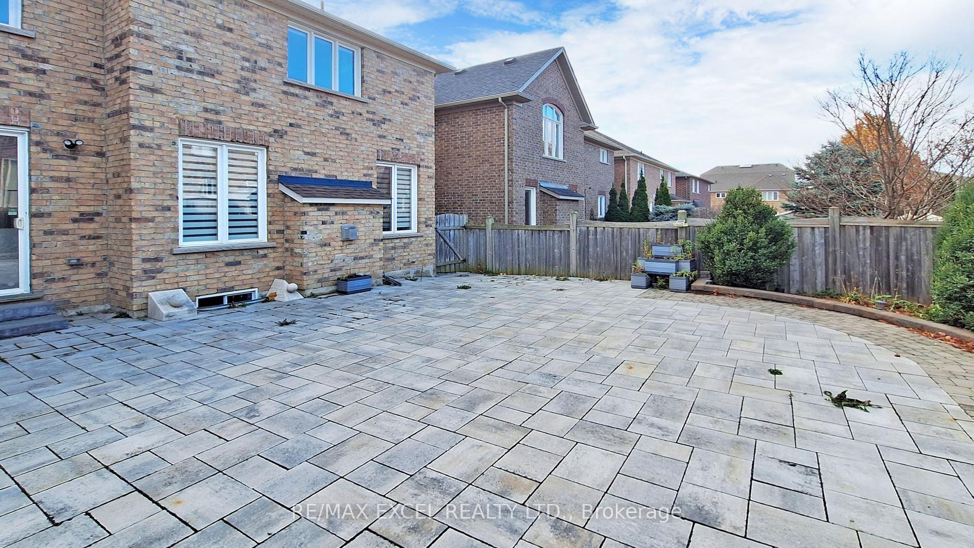 Photo 13 of 42 Walter Scott Crescent, Markham, Victoria Square — HOMEH