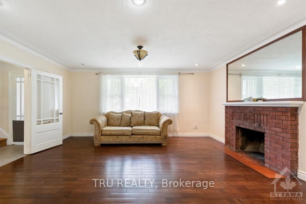 Photo 3 of 1657 Alta Vista Drive, Ottawa, Riverview Park — HOMEH