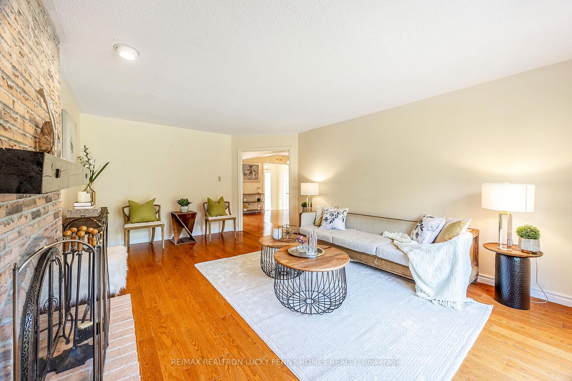 Photo 11 of 30 Country Estates Drive, Markham, Cachet — HOMEH