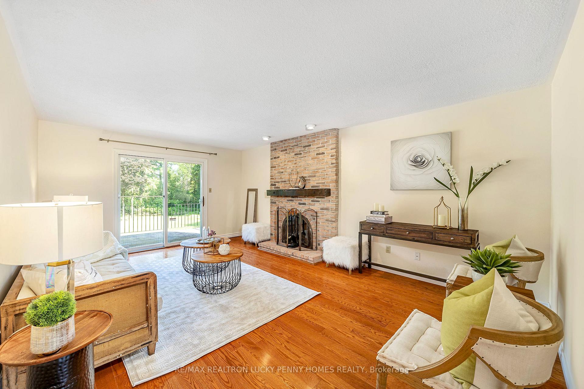 Photo 12 of 30 Country Estates Drive, Markham, Cachet — HOMEH