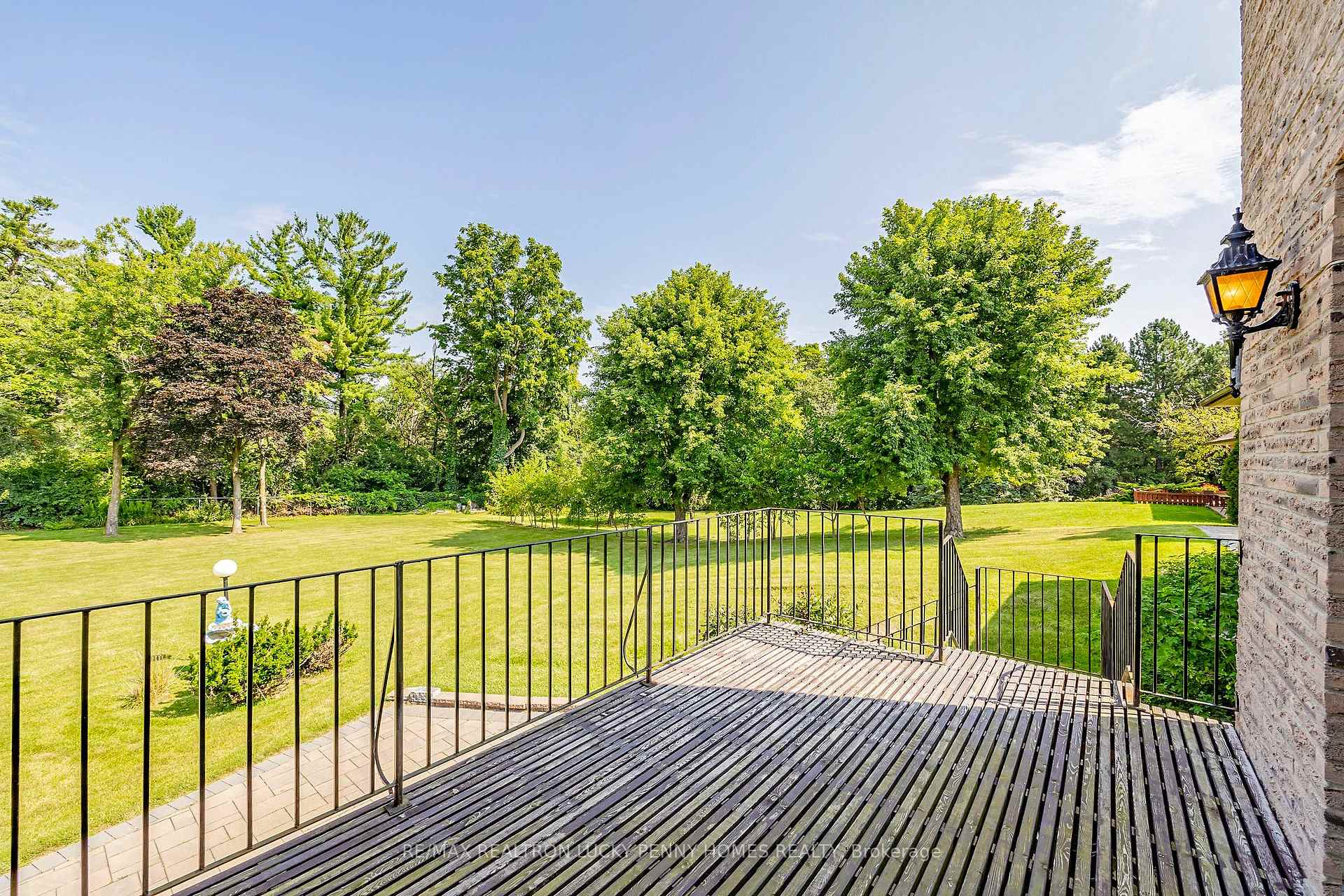 Photo 13 of 30 Country Estates Drive, Markham, Cachet — HOMEH