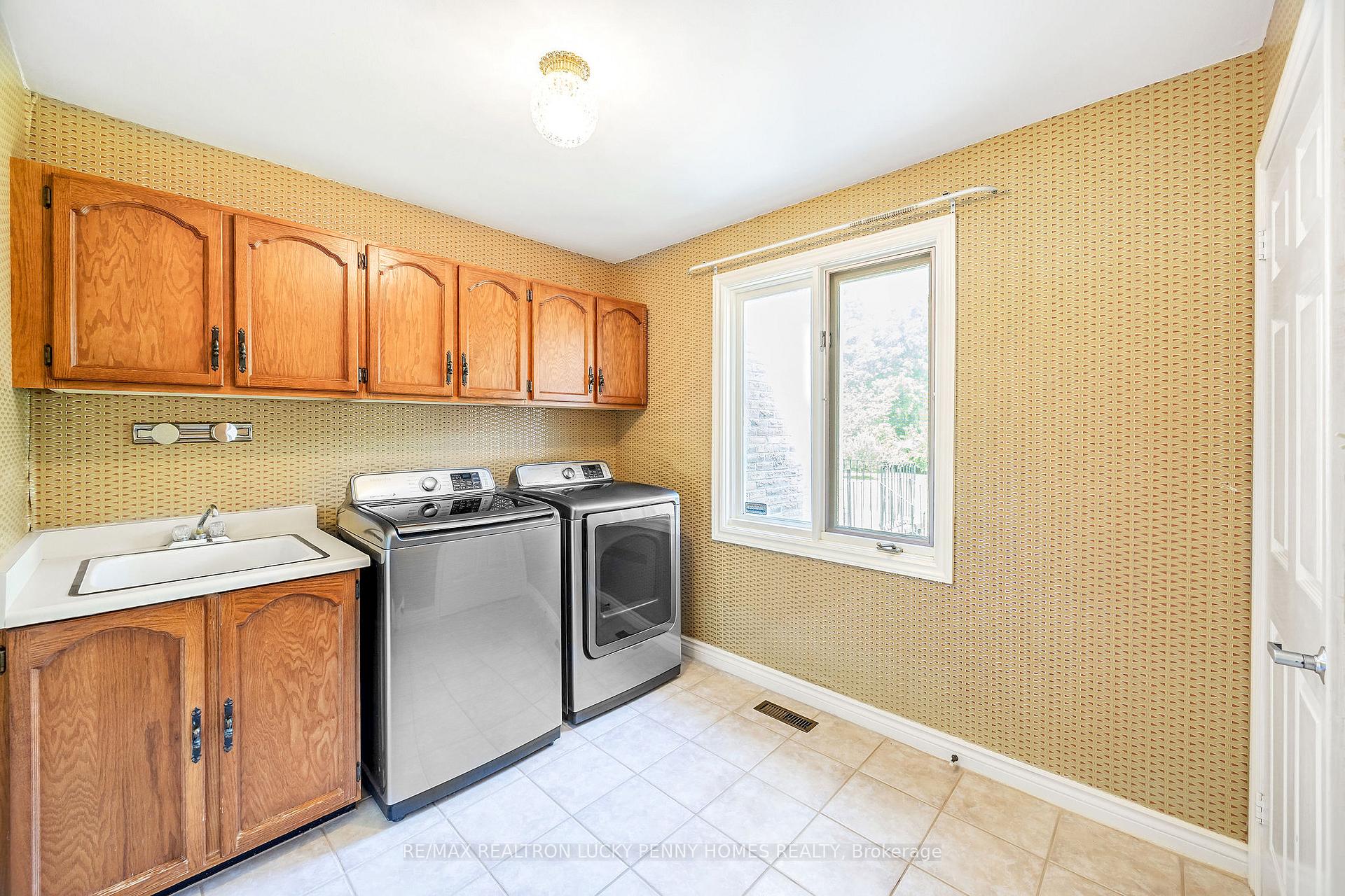 Photo 17 of 30 Country Estates Drive, Markham, Cachet — HOMEH