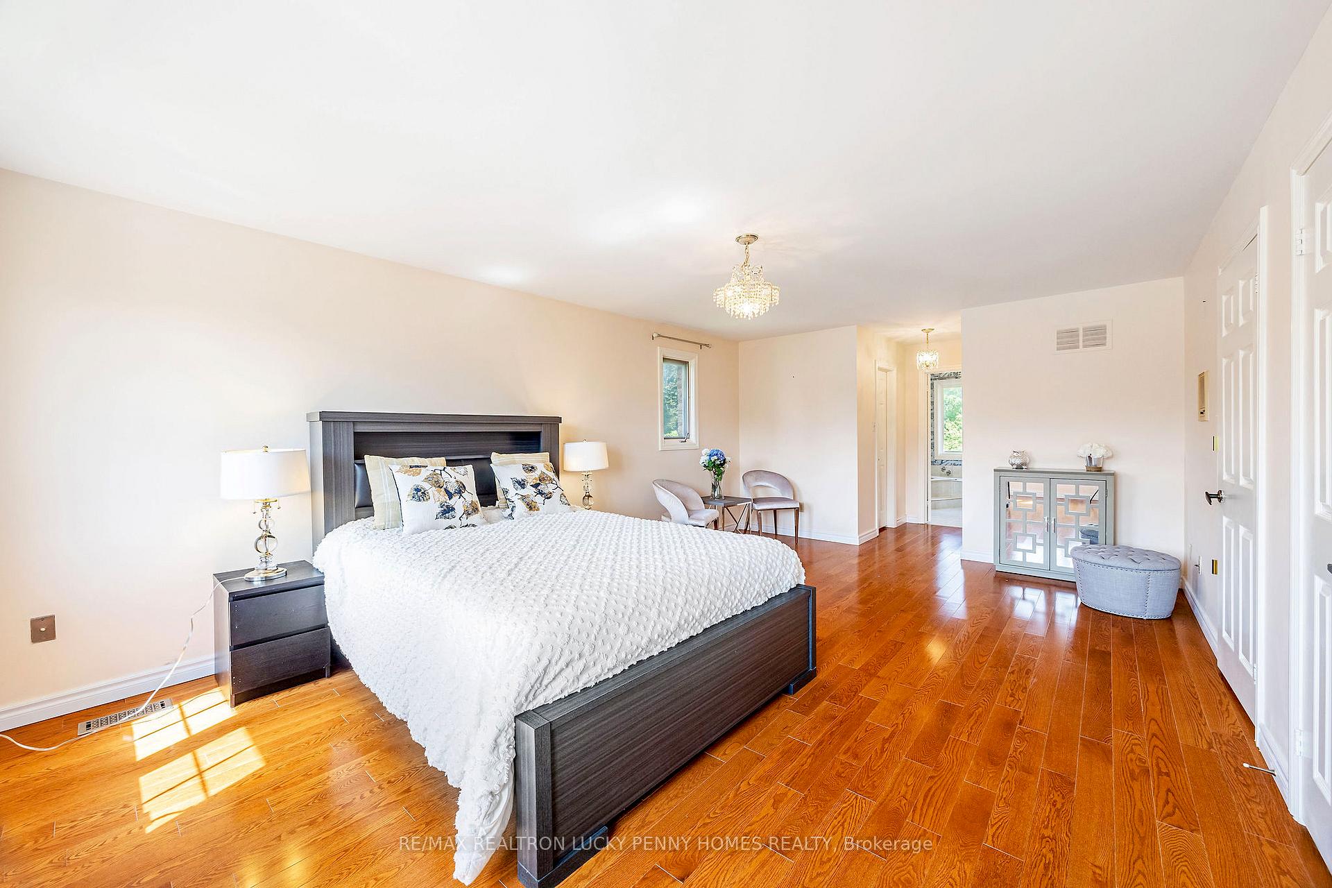 Photo 20 of 30 Country Estates Drive, Markham, Cachet — HOMEH