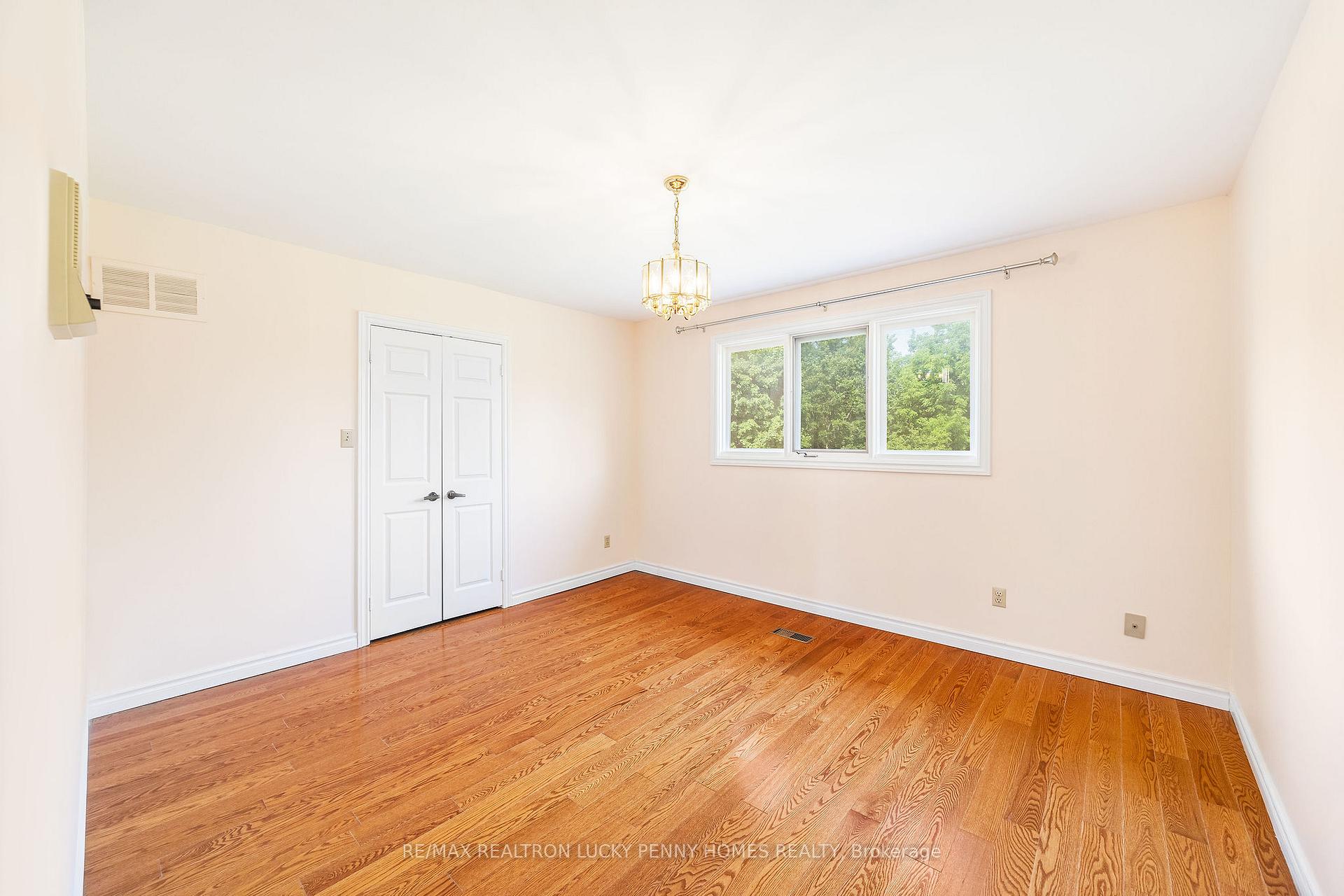 Photo 24 of 30 Country Estates Drive, Markham, Cachet — HOMEH