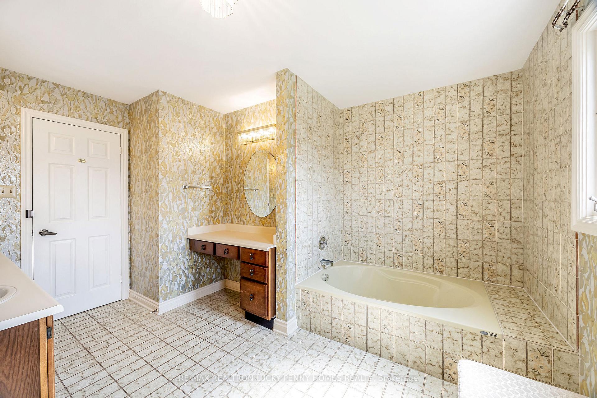 Photo 26 of 30 Country Estates Drive, Markham, Cachet — HOMEH