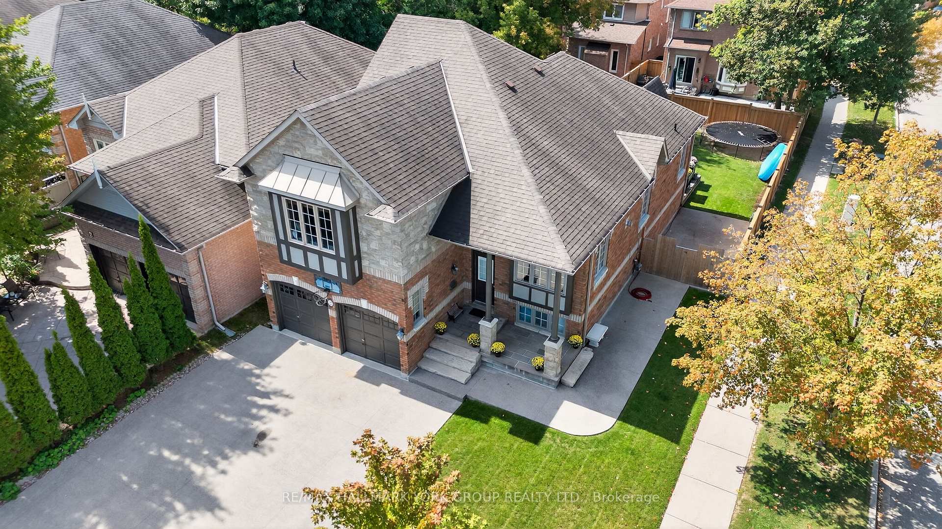 Photo 1 of 2 Hadley Court, Aurora, Bayview Wellington — HOMEH