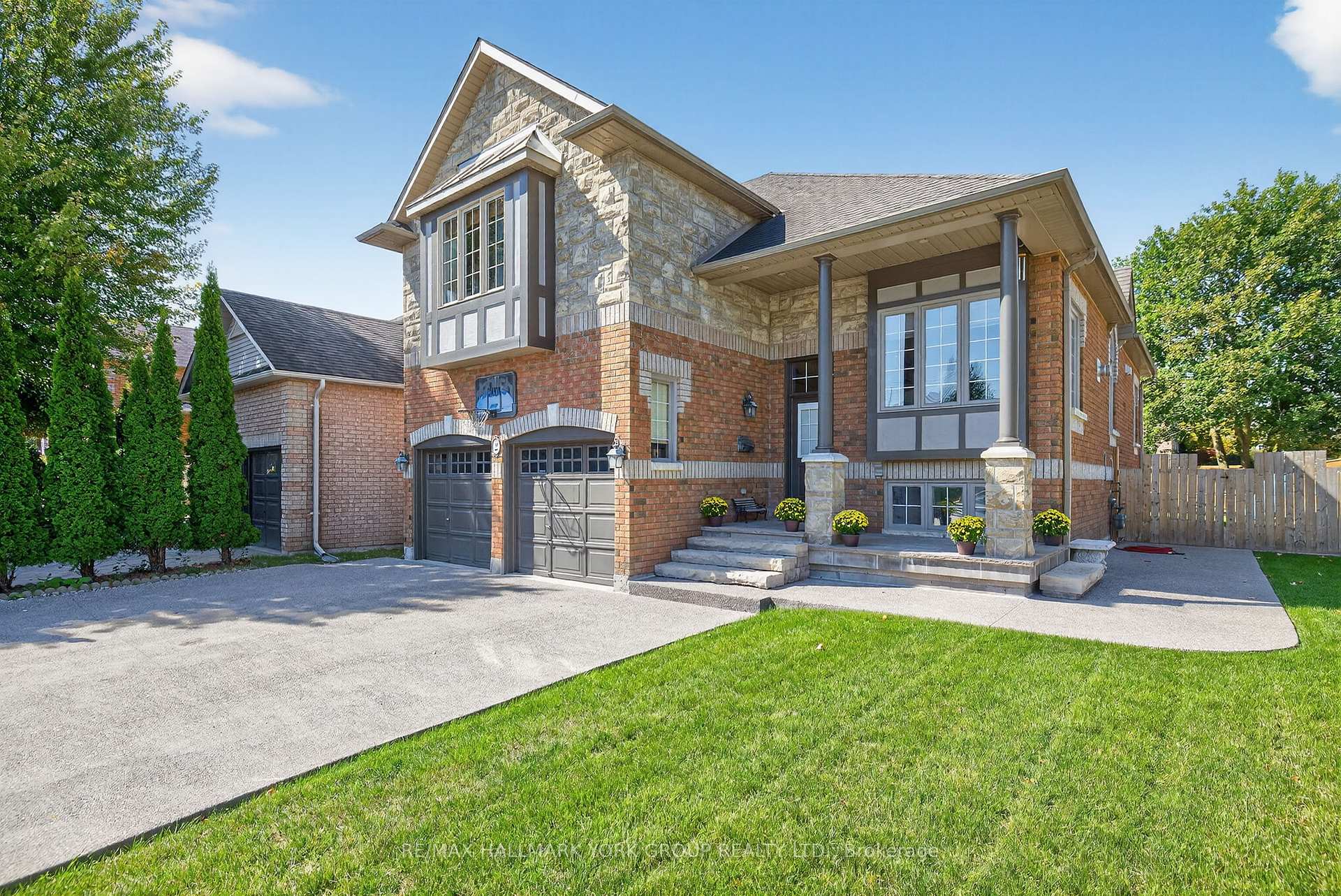 Photo 3 of 2 Hadley Court, Aurora, Bayview Wellington — HOMEH